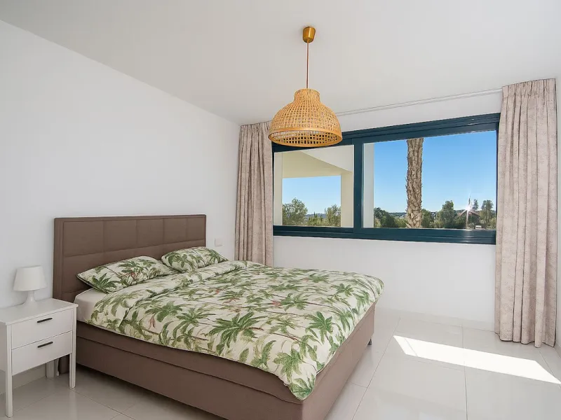 Located in the sought-after Atalaya area of Benahavís, just minutes from the picturesque town of San Pedro de Alcántara, this luxury duplex penthouse is built to the highest modern standards and boasts stunning views across the golf course towards the sea