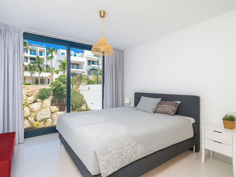 Located in the sought-after Atalaya area of Benahavís, just minutes from the picturesque town of San Pedro de Alcántara, this luxury duplex penthouse is built to the highest modern standards and boasts stunning views across the golf course towards the sea