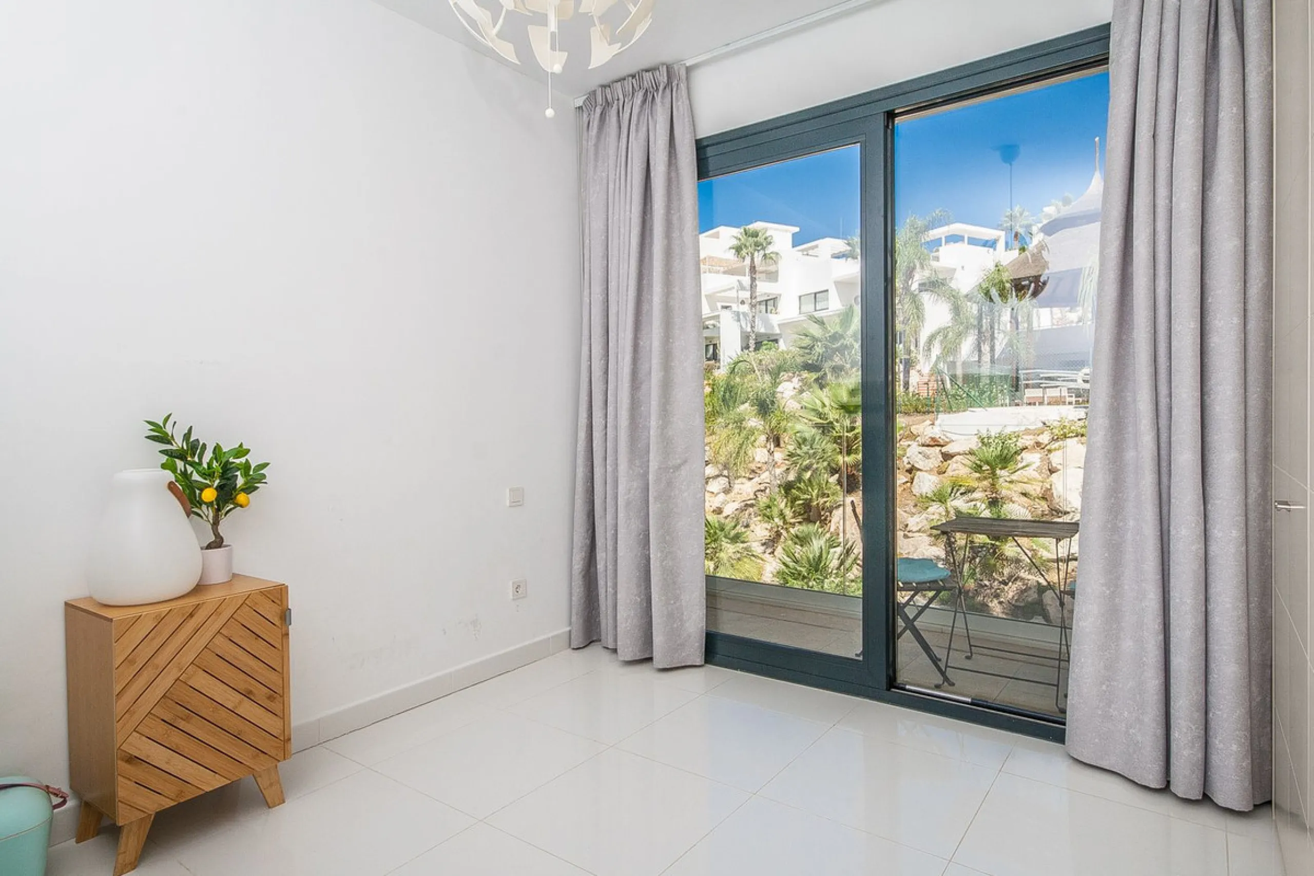 Located in the sought-after Atalaya area of Benahavís, just minutes from the picturesque town of San Pedro de Alcántara, this luxury duplex penthouse is built to the highest modern standards and boasts stunning views across the golf course towards the sea