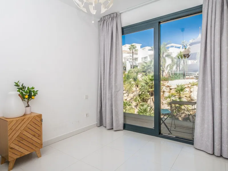 Located in the sought-after Atalaya area of Benahavís, just minutes from the picturesque town of San Pedro de Alcántara, this luxury duplex penthouse is built to the highest modern standards and boasts stunning views across the golf course towards the sea