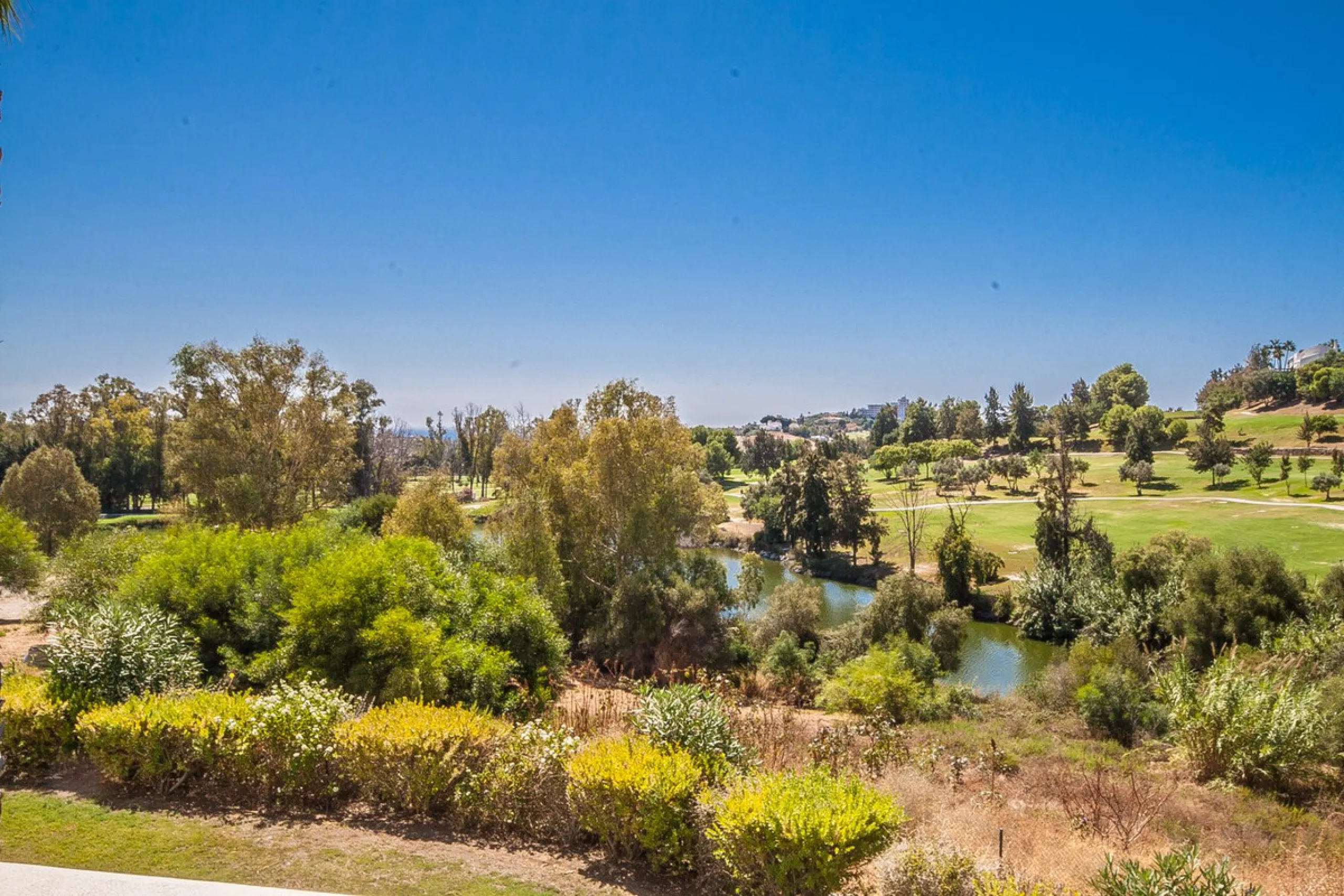 Located in the sought-after Atalaya area of Benahavís, just minutes from the picturesque town of San Pedro de Alcántara, this luxury duplex penthouse is built to the highest modern standards and boasts stunning views across the golf course towards the sea