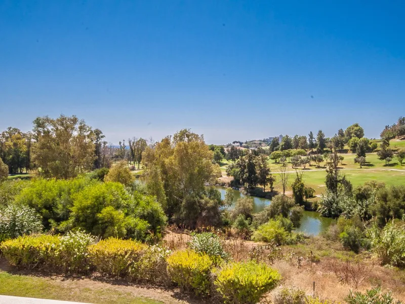 Located in the sought-after Atalaya area of Benahavís, just minutes from the picturesque town of San Pedro de Alcántara, this luxury duplex penthouse is built to the highest modern standards and boasts stunning views across the golf course towards the sea