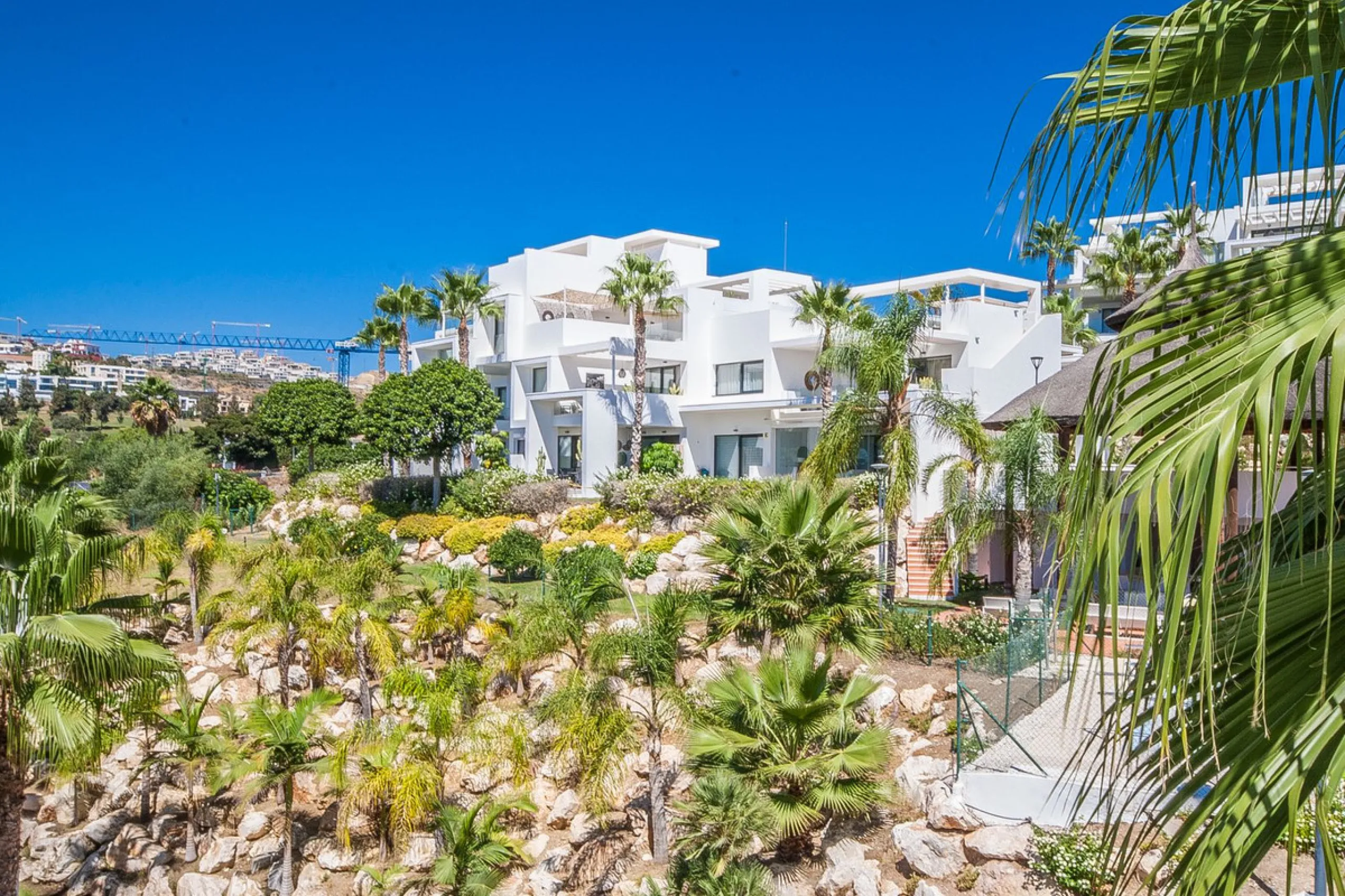 Located in the sought-after Atalaya area of Benahavís, just minutes from the picturesque town of San Pedro de Alcántara, this luxury duplex penthouse is built to the highest modern standards and boasts stunning views across the golf course towards the sea