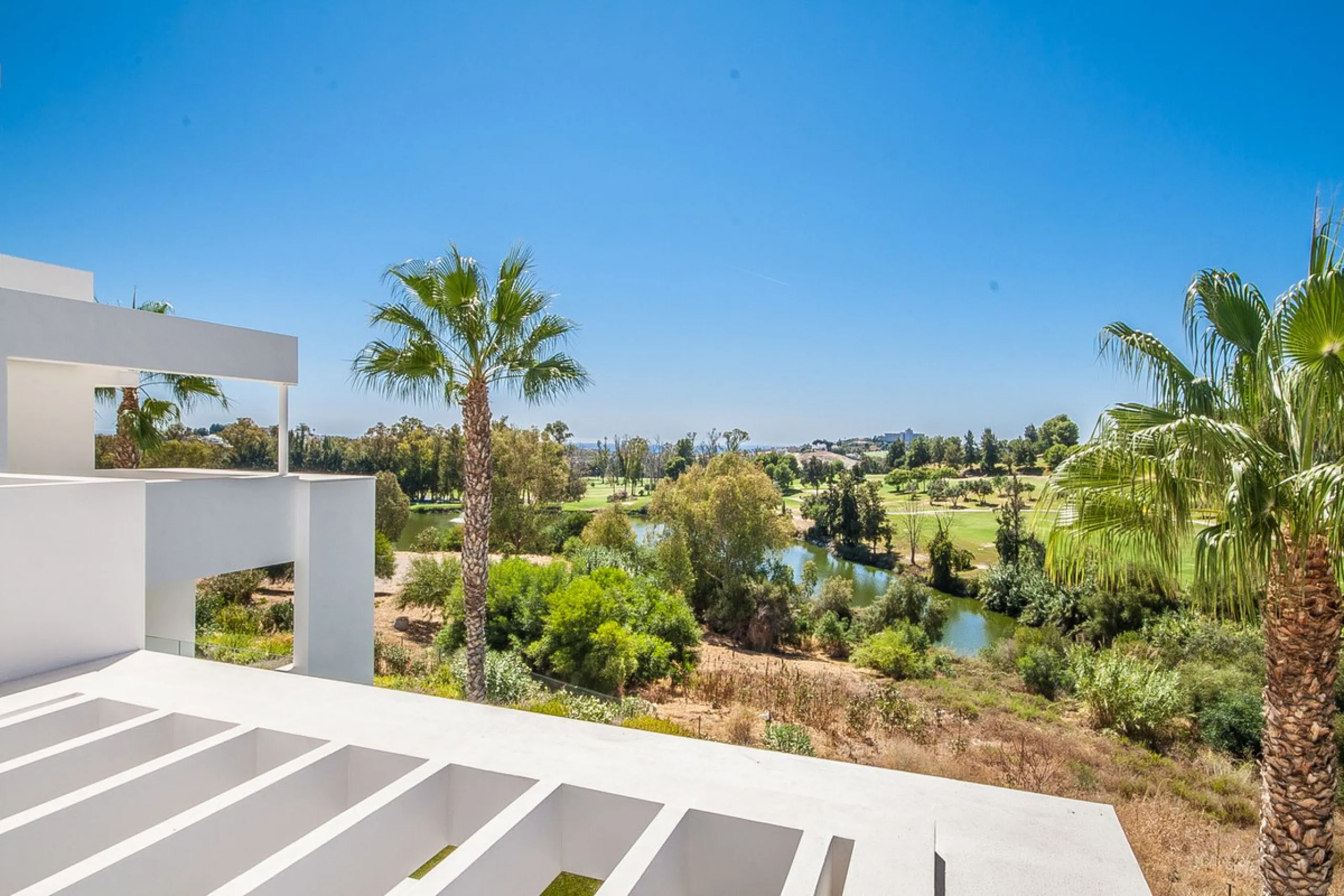 Located in the sought-after Atalaya area of Benahavís, just minutes from the picturesque town of San Pedro de Alcántara, this luxury duplex penthouse is built to the highest modern standards and boasts stunning views across the golf course towards the sea