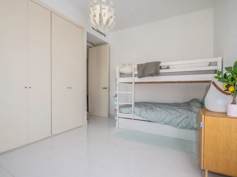 Located in the sought-after Atalaya area of Benahavís, just minutes from the picturesque town of San Pedro de Alcántara, this luxury duplex penthouse is built to the highest modern standards and boasts stunning views across the golf course towards the sea