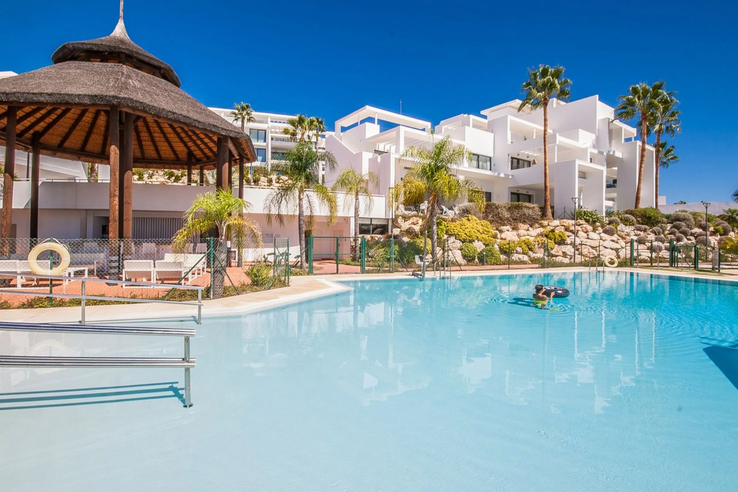 Located in the sought-after Atalaya area of Benahavís, just minutes from the picturesque town of San Pedro de Alcántara, this luxury duplex penthouse is built to the highest modern standards and boasts stunning views across the golf course towards the sea