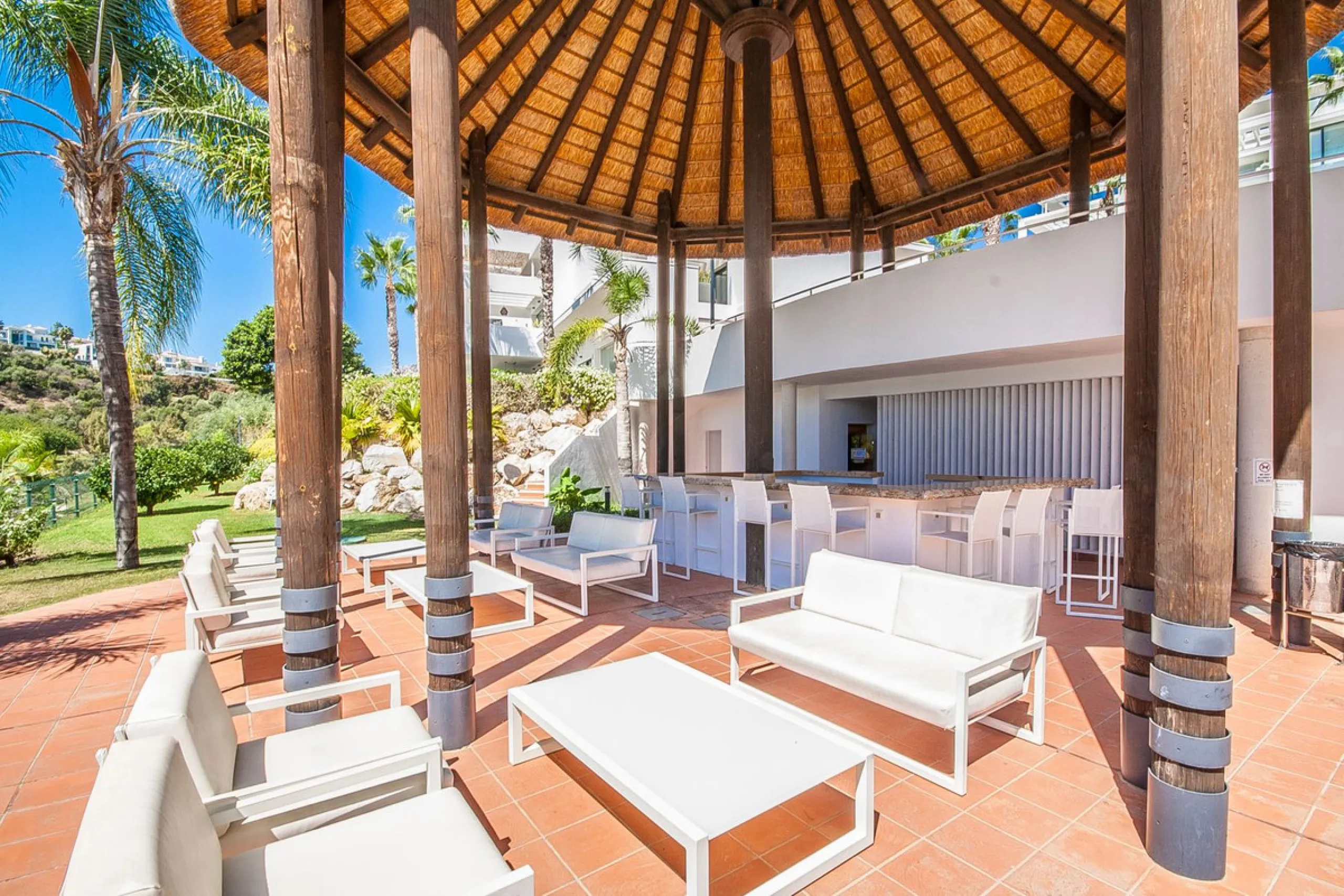Located in the sought-after Atalaya area of Benahavís, just minutes from the picturesque town of San Pedro de Alcántara, this luxury duplex penthouse is built to the highest modern standards and boasts stunning views across the golf course towards the sea