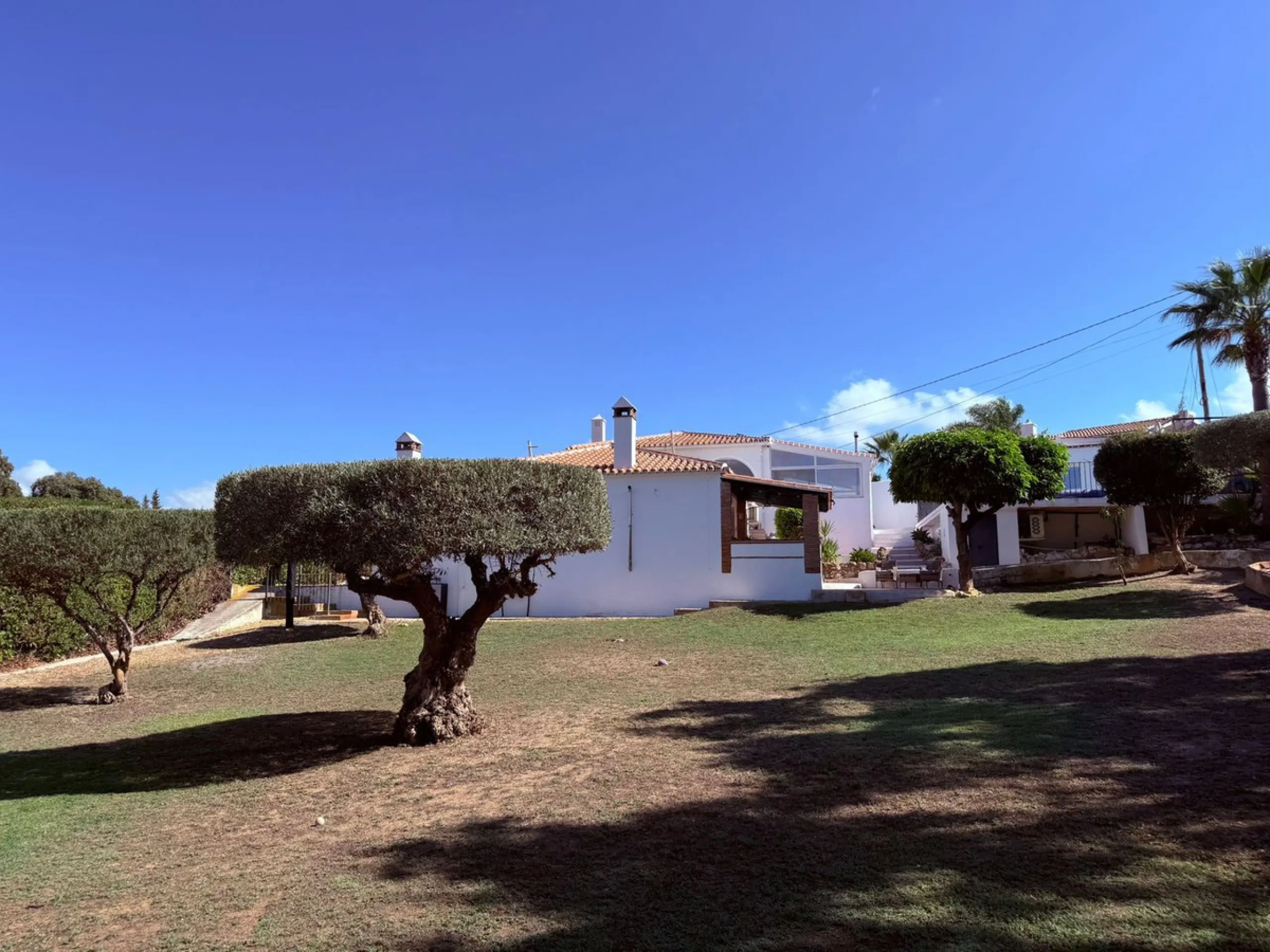 Fabulous Gated Oasis with Panoramic Views – Coin Outskirts