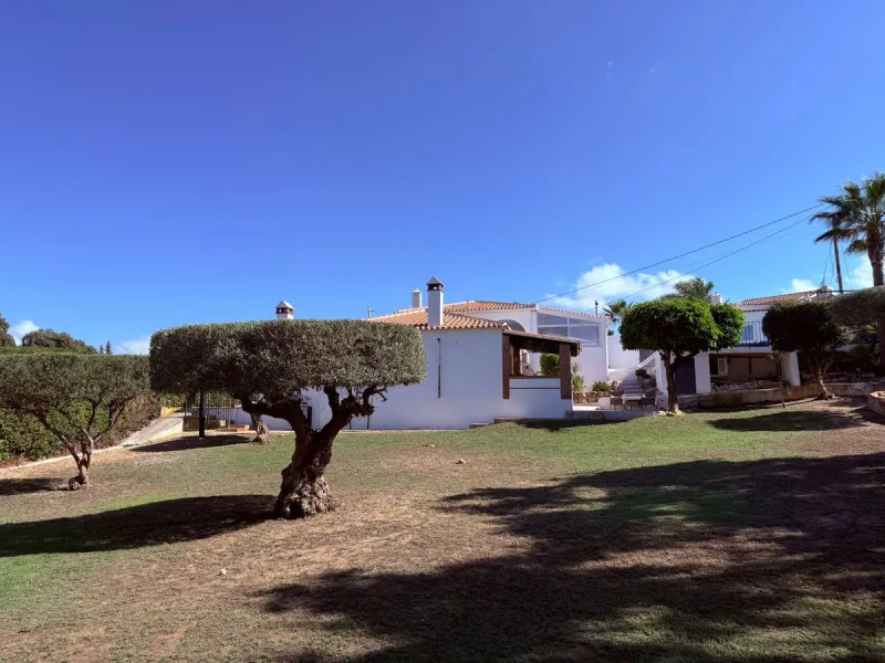 Fabulous Gated Oasis with Panoramic Views – Coin Outskirts
