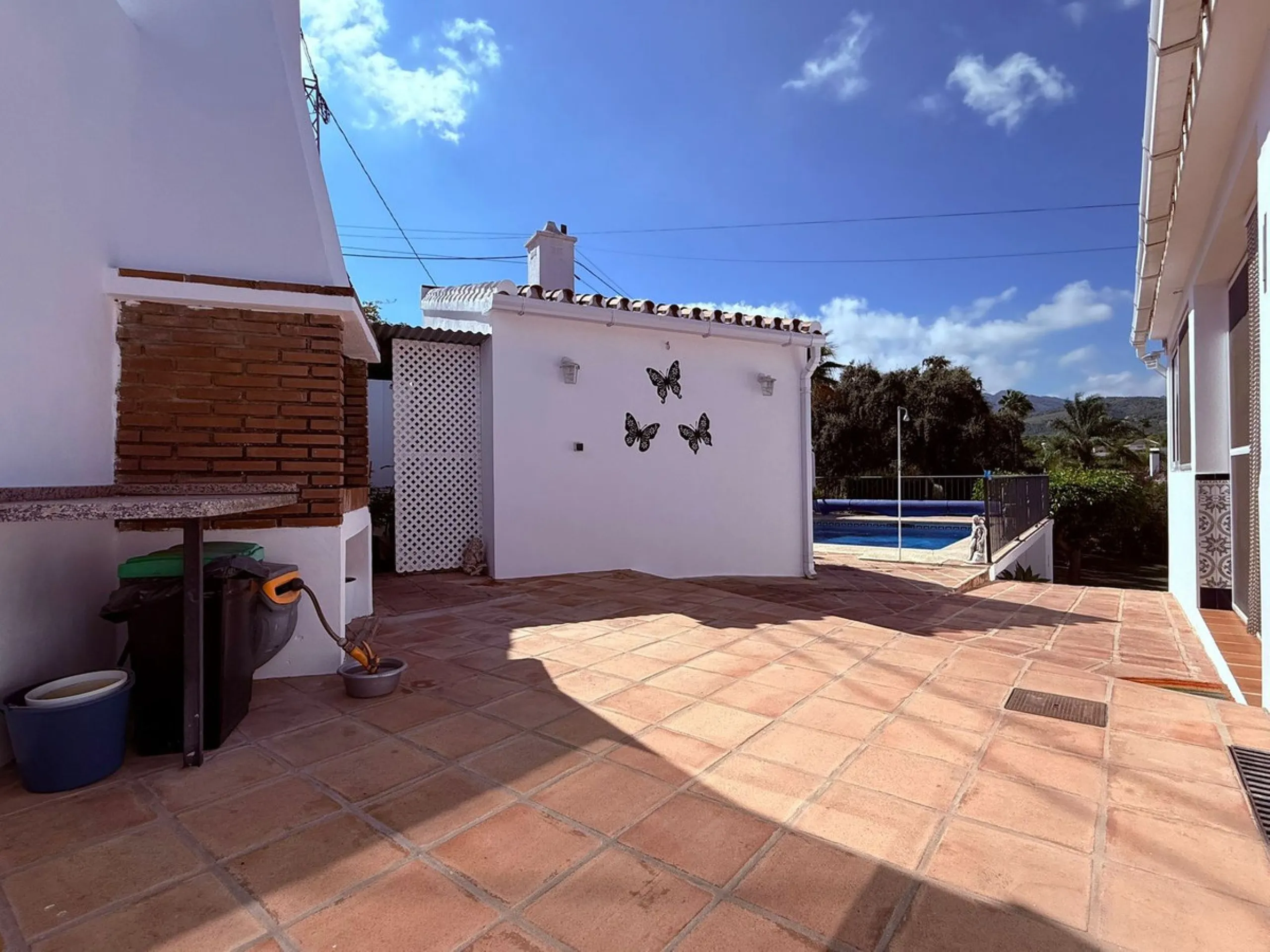Fabulous Gated Oasis with Panoramic Views – Coin Outskirts