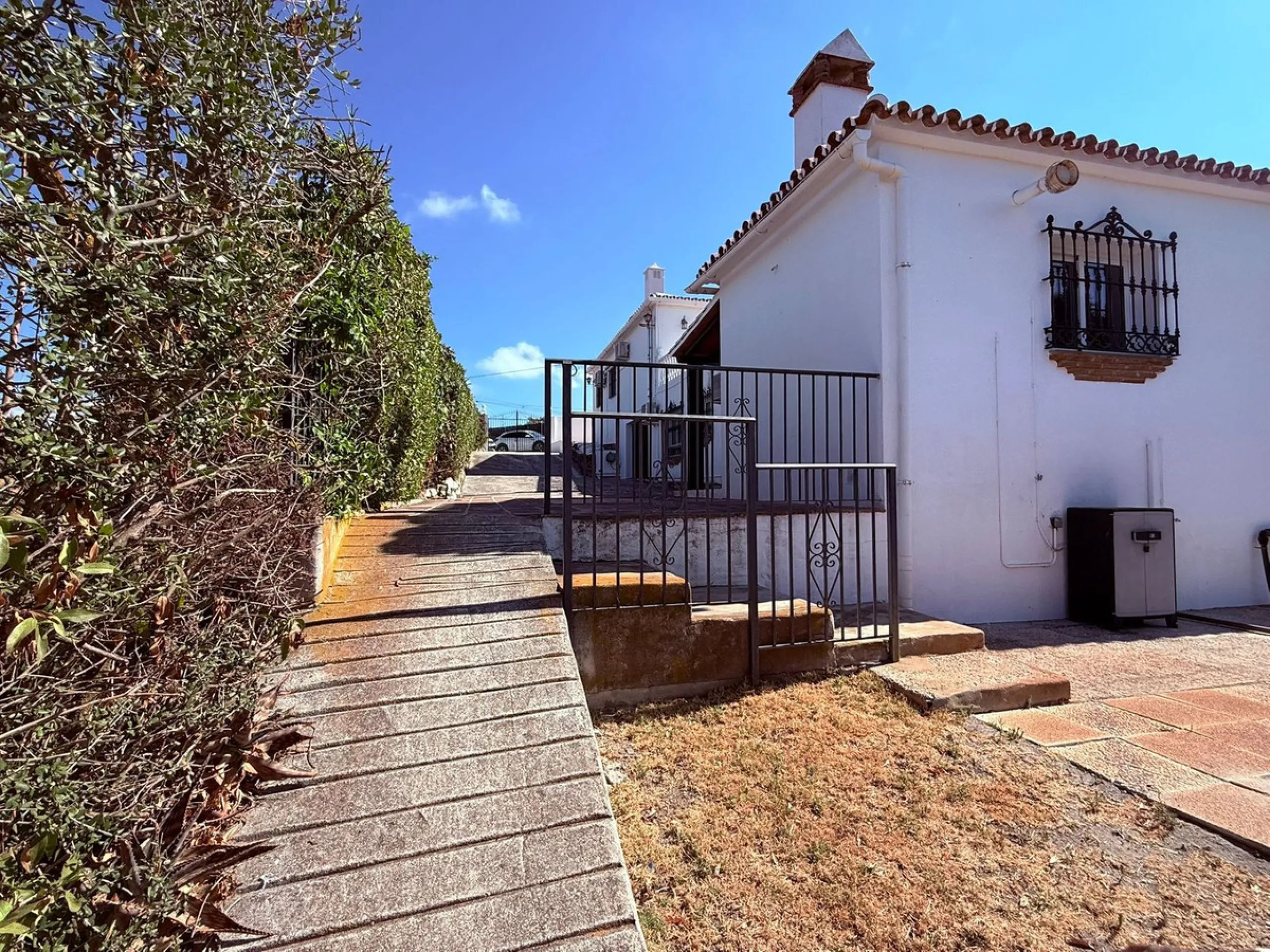 Fabulous Gated Oasis with Panoramic Views – Coin Outskirts