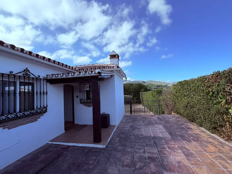 Fabulous Gated Oasis with Panoramic Views – Coin Outskirts