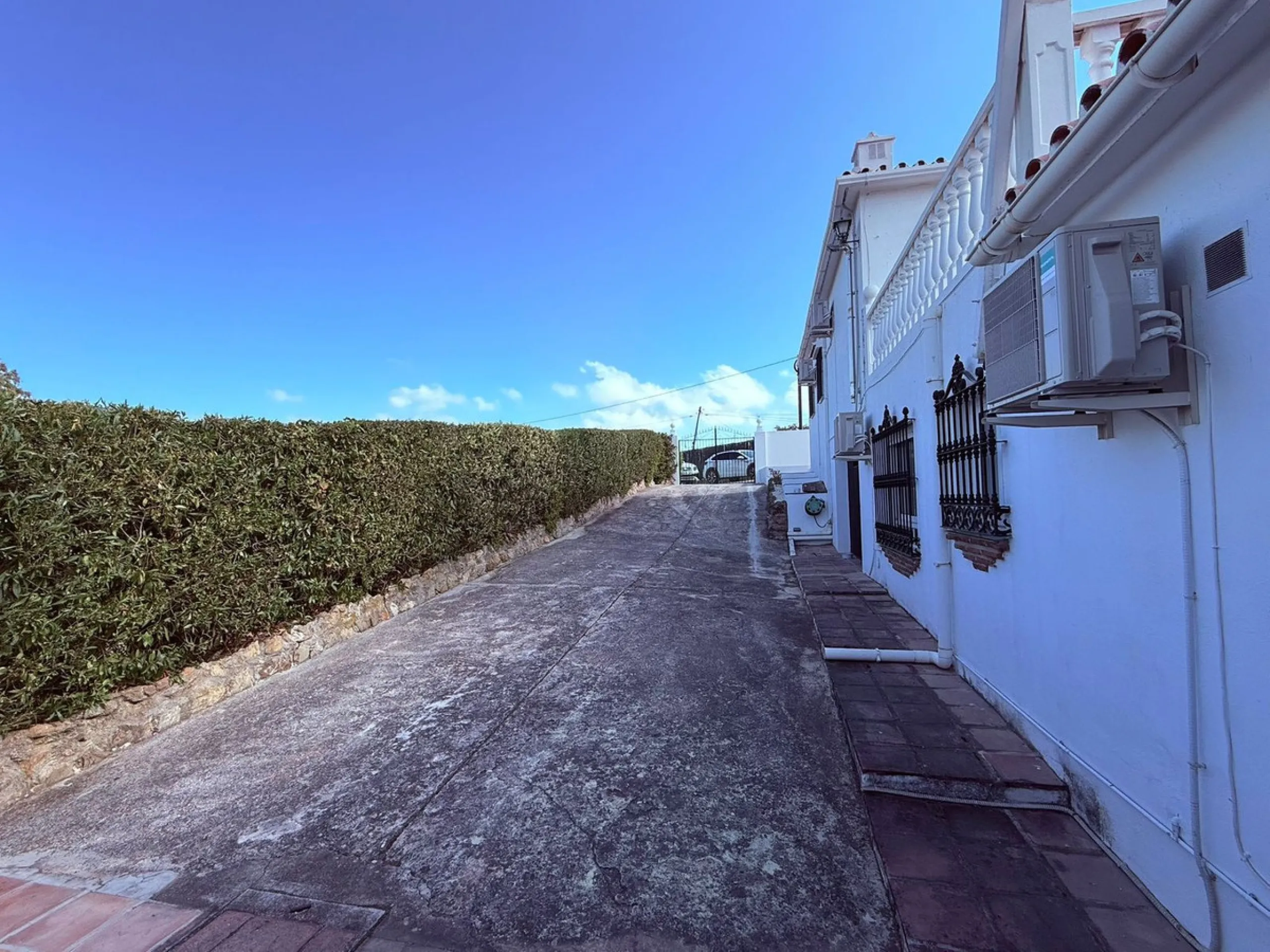 Fabulous Gated Oasis with Panoramic Views – Coin Outskirts