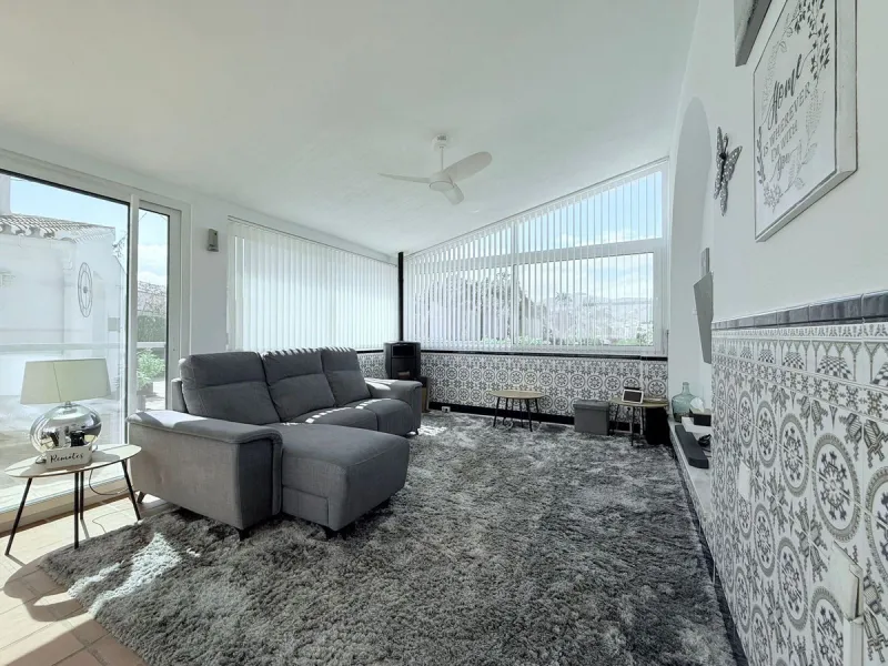 Fabulous Gated Oasis with Panoramic Views – Coin Outskirts