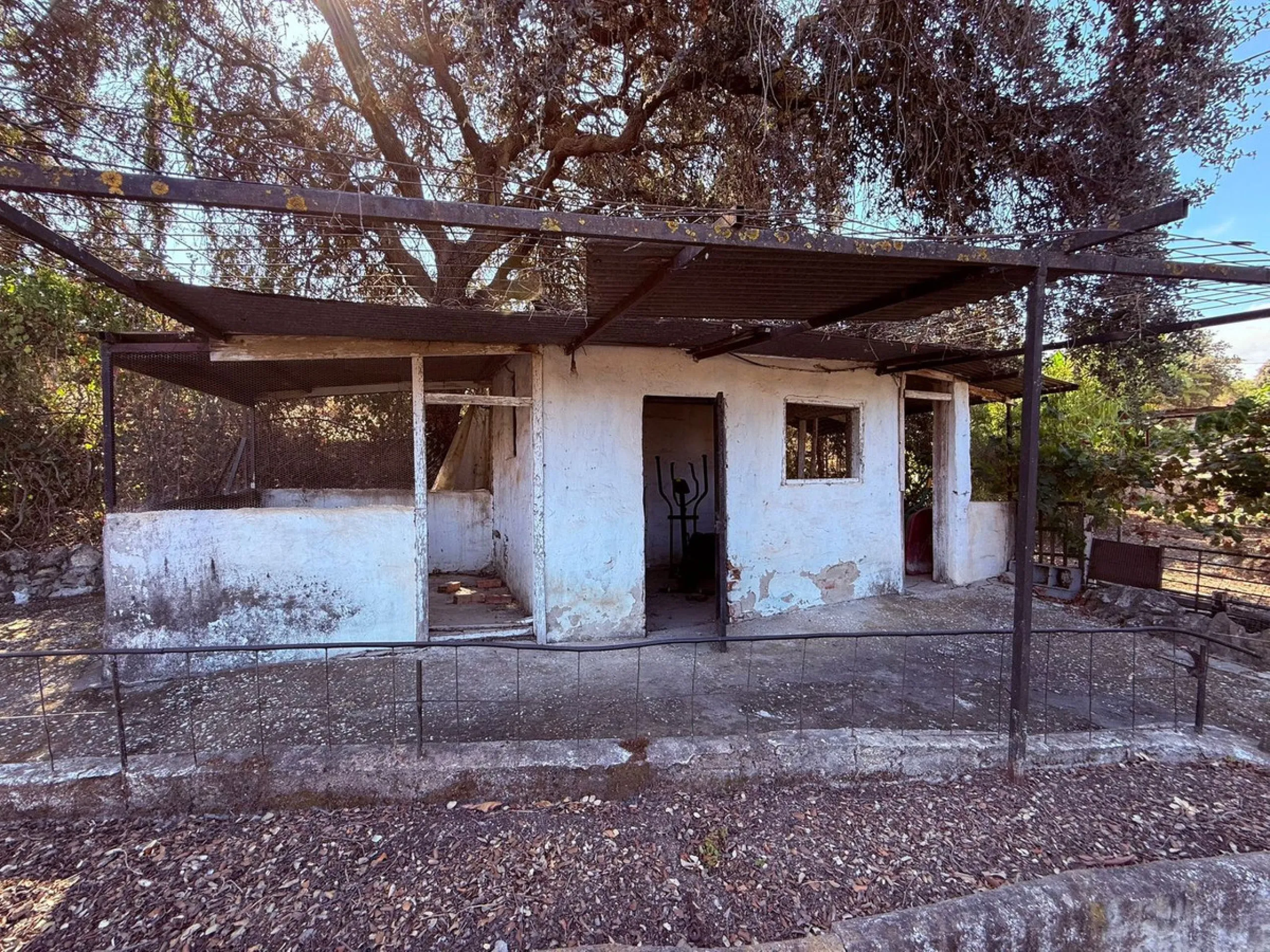 Fabulous Gated Oasis with Panoramic Views – Coin Outskirts