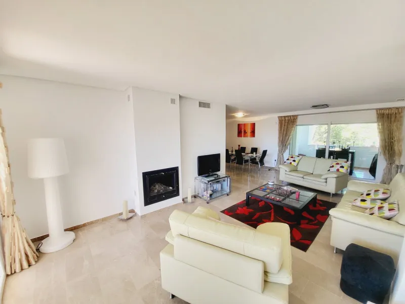 Apartment - Middle Floor Apartment в продаже в Mijas, Málaga. В доме 3 спален и 3 ванных комнат. Площадь дома 151 м²