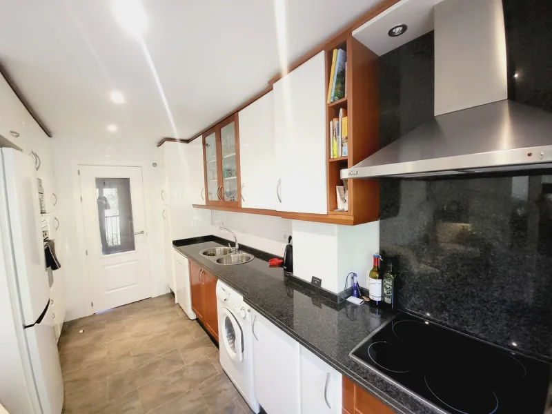 Apartment - Middle Floor Apartment в продаже в Mijas, Málaga. В доме 3 спален и 3 ванных комнат. Площадь дома 151 м²