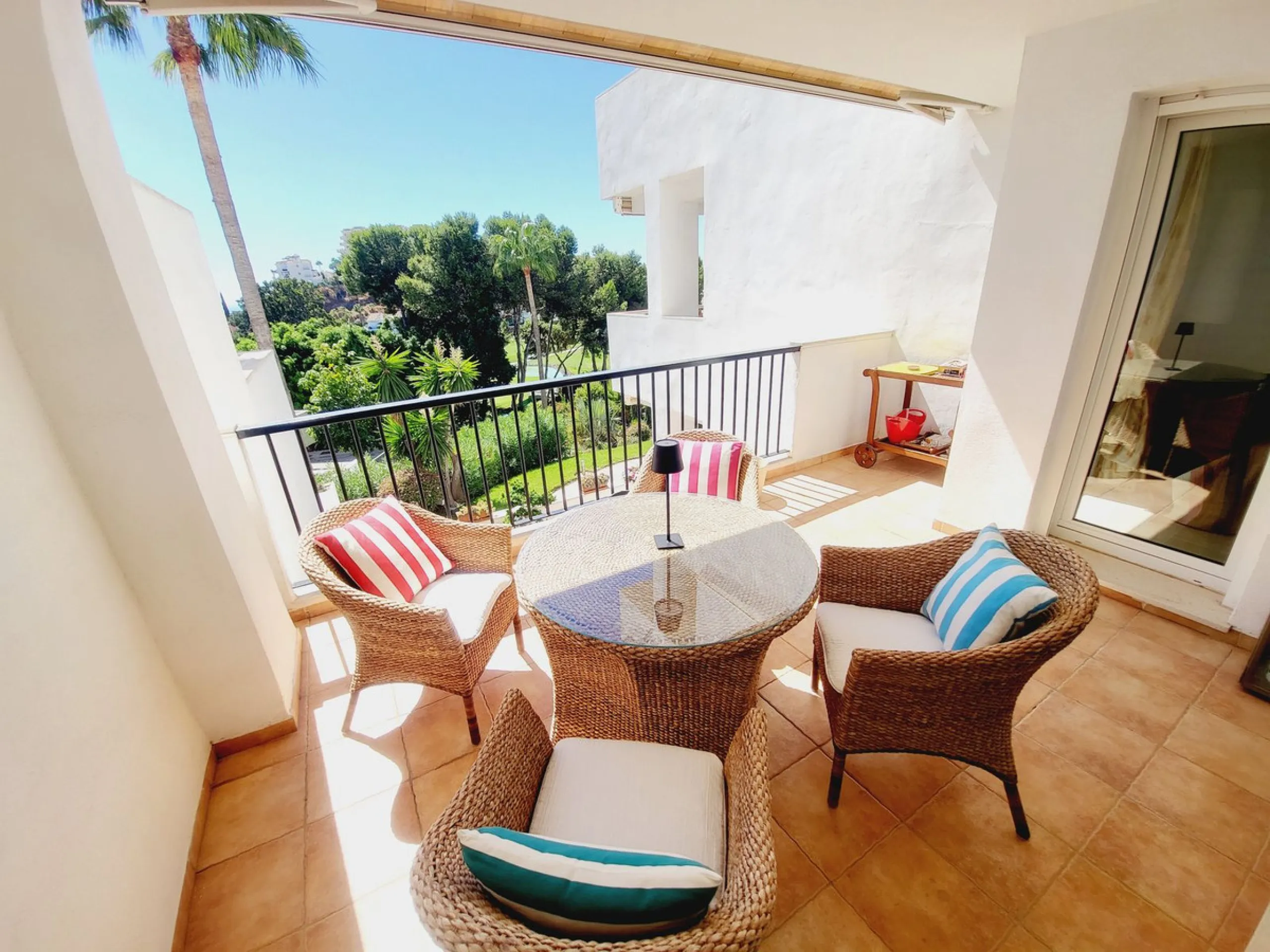 Apartment - Middle Floor Apartment в продаже в Mijas, Málaga. В доме 3 спален и 3 ванных комнат. Площадь дома 151 м²