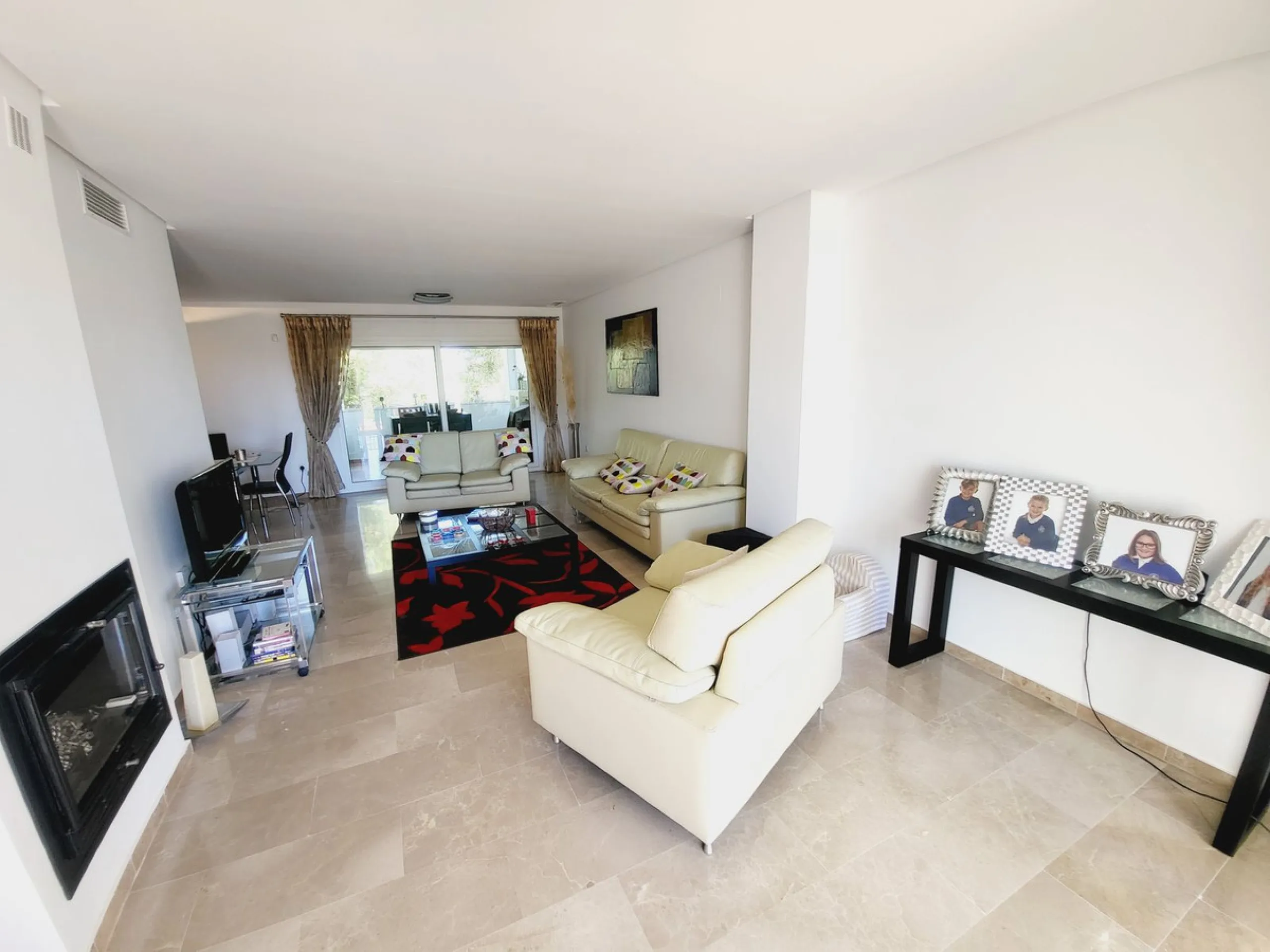 Apartment - Middle Floor Apartment в продаже в Mijas, Málaga. В доме 3 спален и 3 ванных комнат. Площадь дома 151 м²