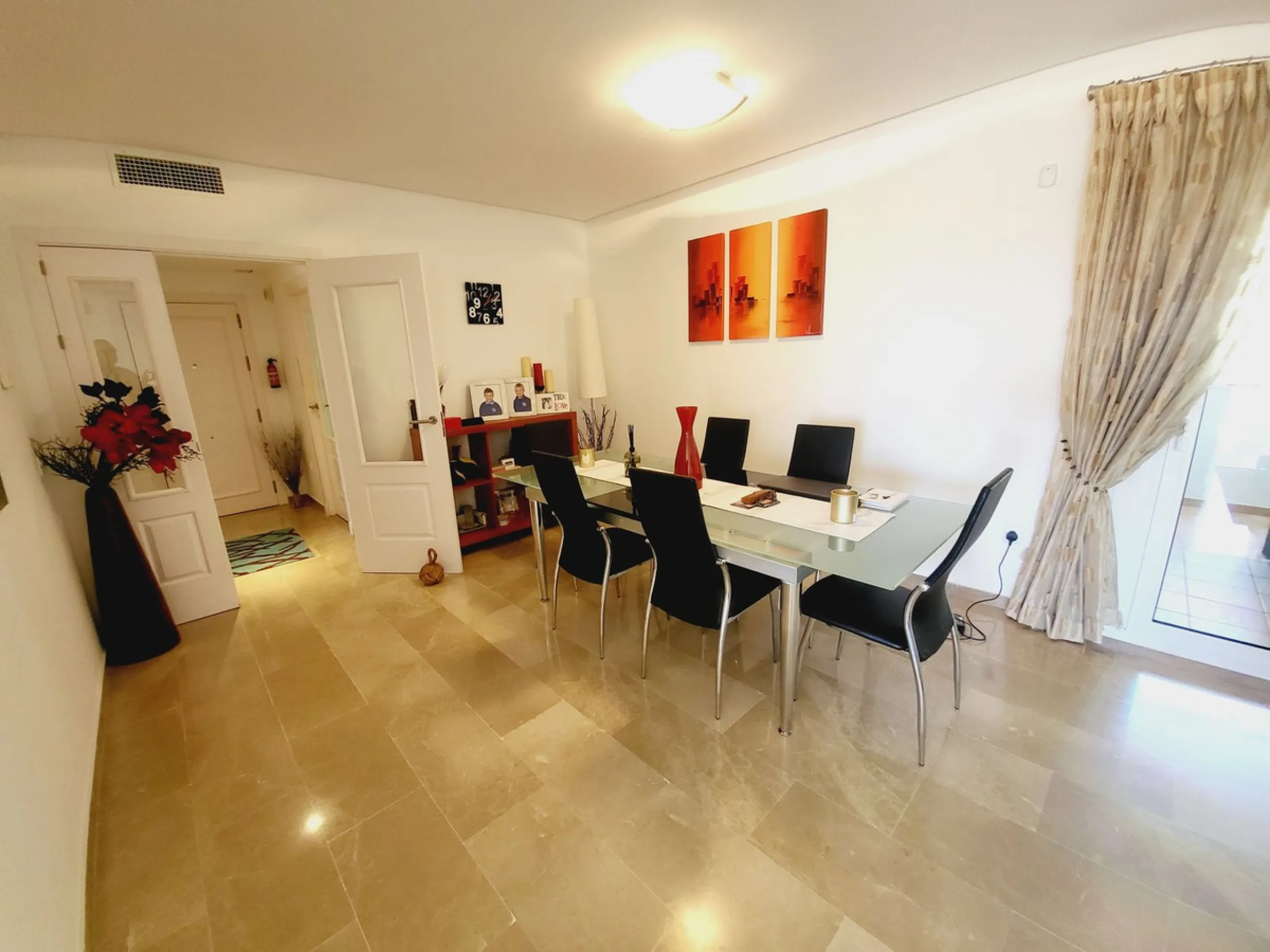 Apartment - Middle Floor Apartment в продаже в Mijas, Málaga. В доме 3 спален и 3 ванных комнат. Площадь дома 151 м²