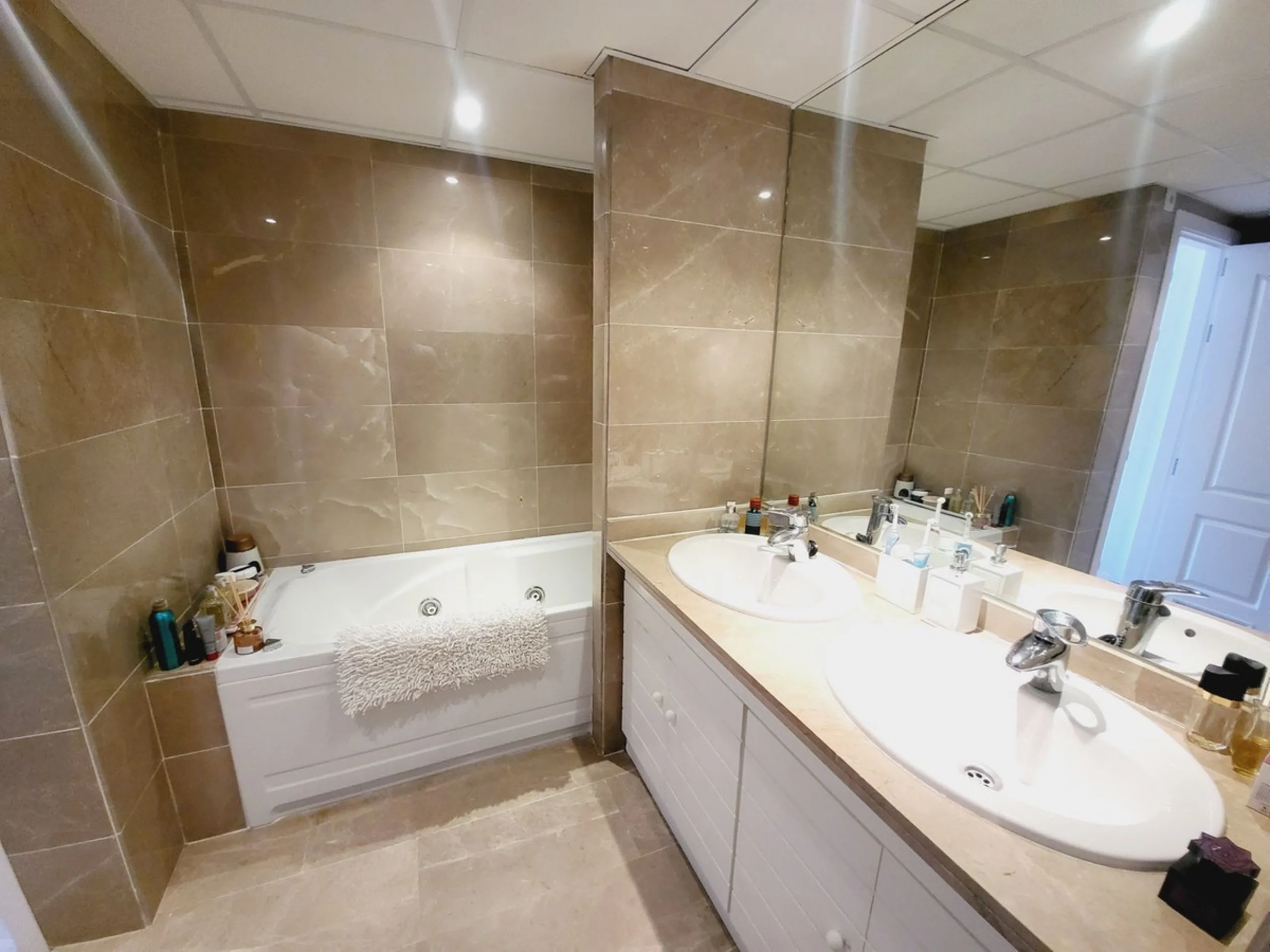 Apartment - Middle Floor Apartment в продаже в Mijas, Málaga. В доме 3 спален и 3 ванных комнат. Площадь дома 151 м²