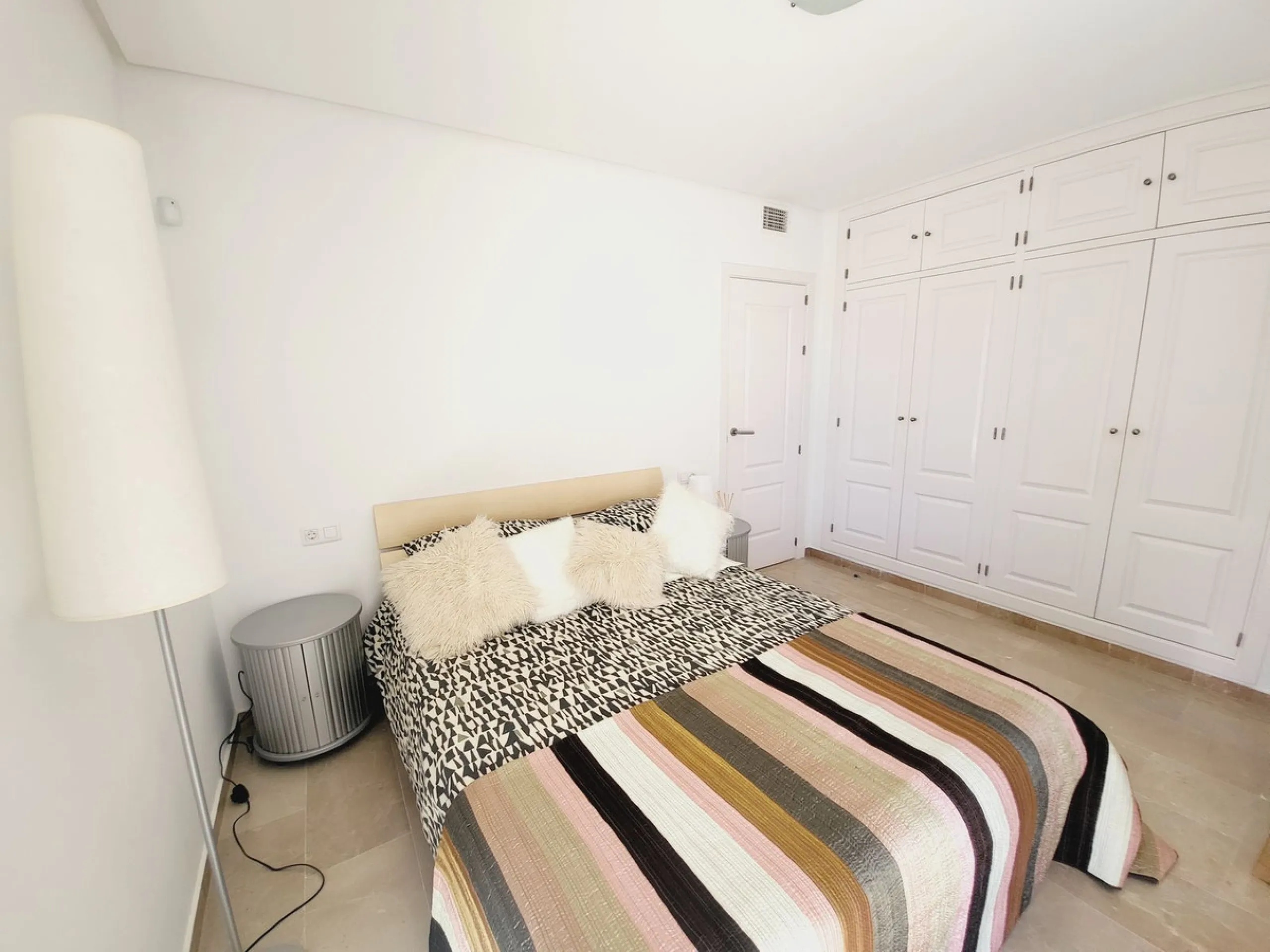 Apartment - Middle Floor Apartment в продаже в Mijas, Málaga. В доме 3 спален и 3 ванных комнат. Площадь дома 151 м²