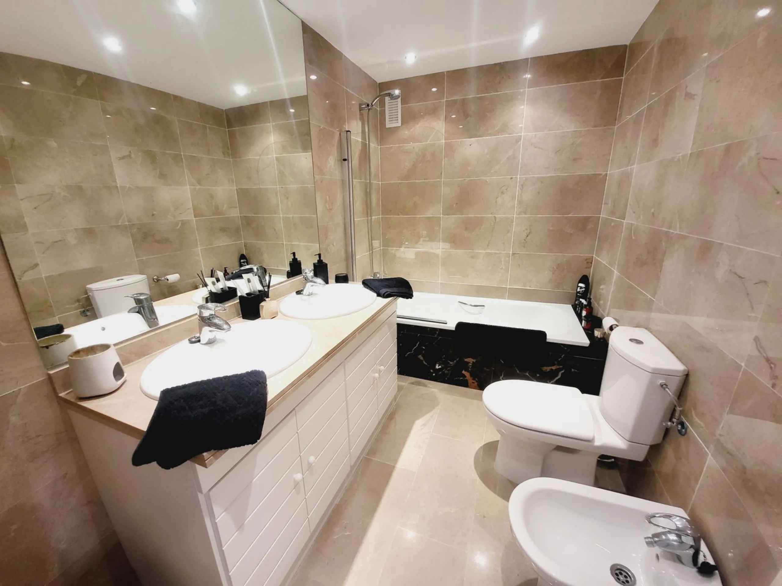 Apartment - Middle Floor Apartment в продаже в Mijas, Málaga. В доме 3 спален и 3 ванных комнат. Площадь дома 151 м²