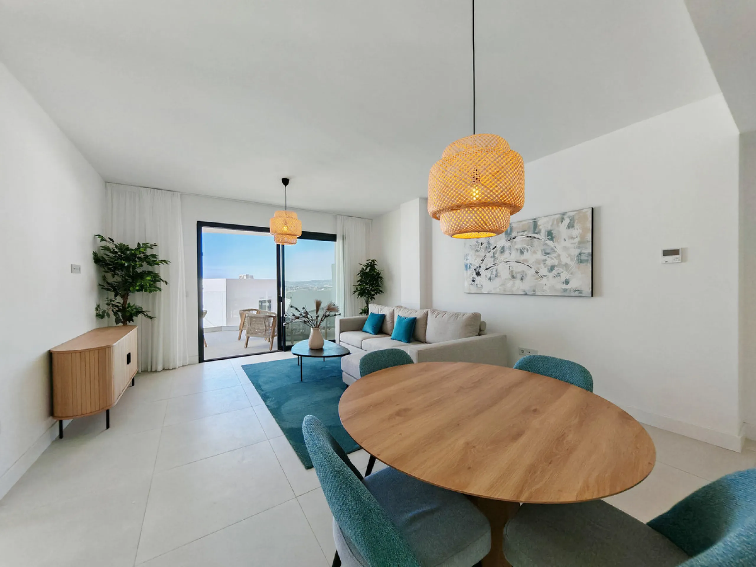 Apartment for sale in , Fuengirola with 3 bedrooms, 2 bathrooms, 1 on suite bathroom, 1 toilet and with orientation south, with communal swimming pool and private garage (1 parking spaces). Regarding property dimensions, it has 118.95 m² built, 93.1 m² in