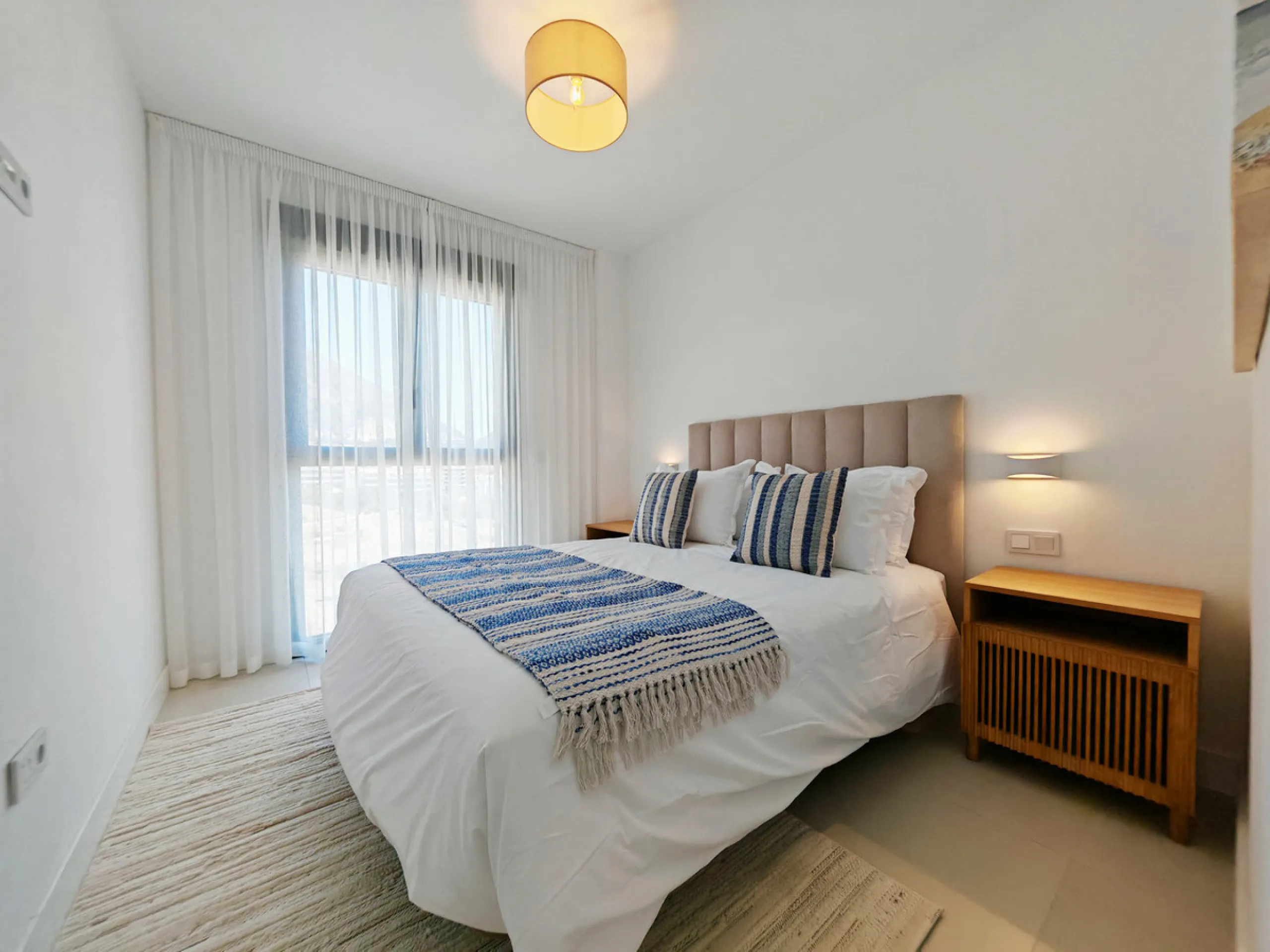 Apartment for sale in , Fuengirola with 3 bedrooms, 2 bathrooms, 1 on suite bathroom, 1 toilet and with orientation south, with communal swimming pool and private garage (1 parking spaces). Regarding property dimensions, it has 118.95 m² built, 93.1 m² in