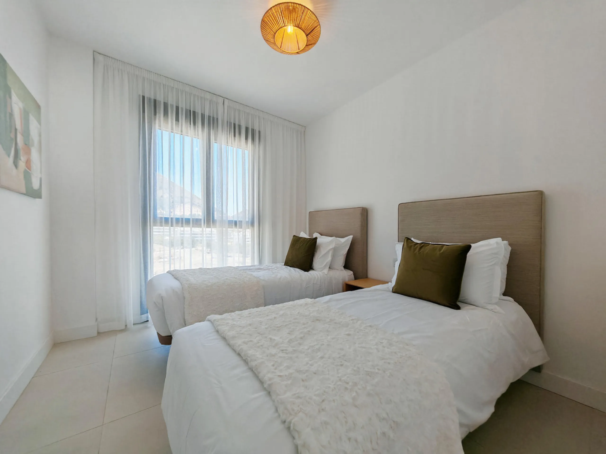 Apartment for sale in , Fuengirola with 3 bedrooms, 2 bathrooms, 1 on suite bathroom, 1 toilet and with orientation south, with communal swimming pool and private garage (1 parking spaces). Regarding property dimensions, it has 118.95 m² built, 93.1 m² in