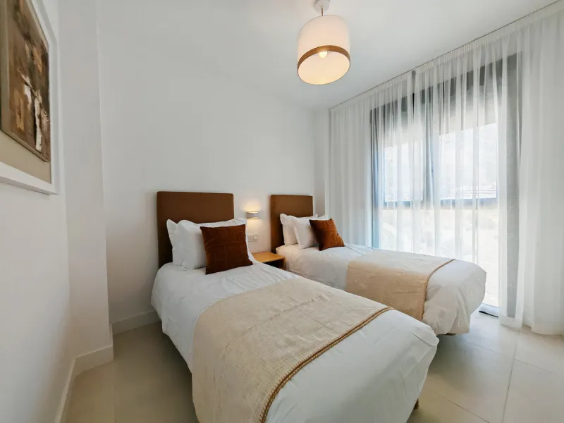 Apartment for sale in , Fuengirola with 3 bedrooms, 2 bathrooms, 1 on suite bathroom, 1 toilet and with orientation south, with communal swimming pool and private garage (1 parking spaces). Regarding property dimensions, it has 118.95 m² built, 93.1 m² in