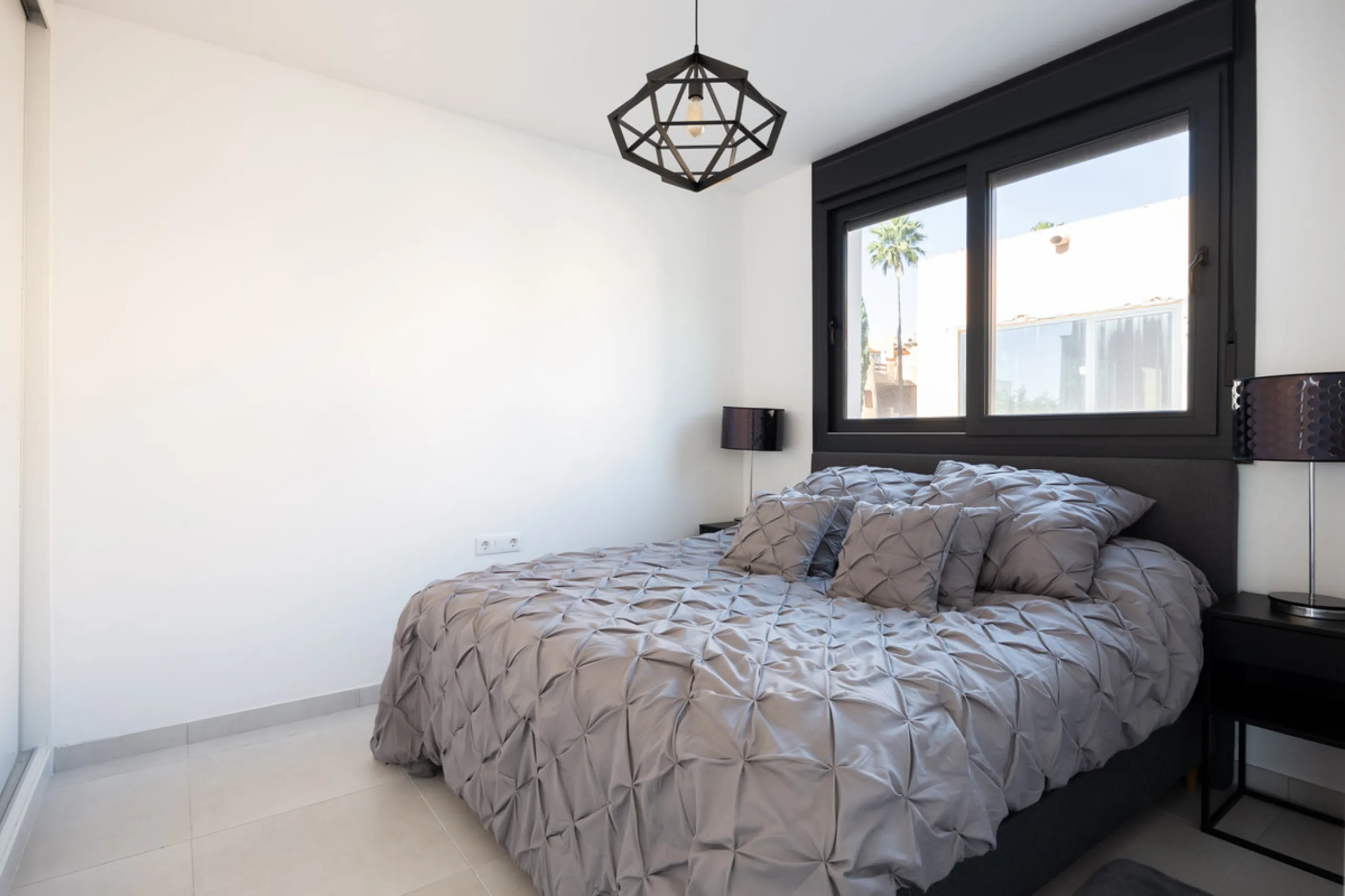 This townhouse in Los Miradores del Sol, Bel-Air Estepona, is one of the very best units in the community, built in 2022 and presented in excellent condition with high-quality materials throughout. It offers a smart layout and generously sized bedrooms.