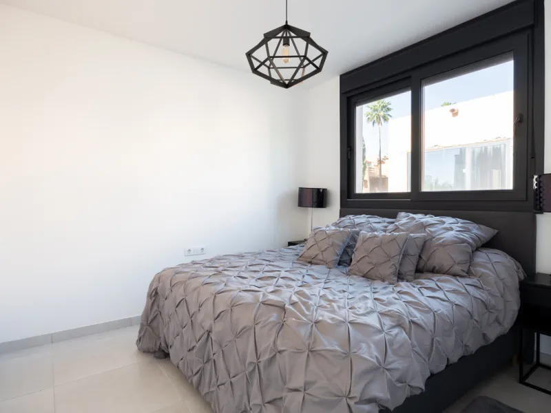 This townhouse in Los Miradores del Sol, Bel-Air Estepona, is one of the very best units in the community, built in 2022 and presented in excellent condition with high-quality materials throughout. It offers a smart layout and generously sized bedrooms.