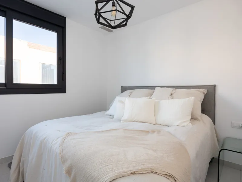 This townhouse in Los Miradores del Sol, Bel-Air Estepona, is one of the very best units in the community, built in 2022 and presented in excellent condition with high-quality materials throughout. It offers a smart layout and generously sized bedrooms.