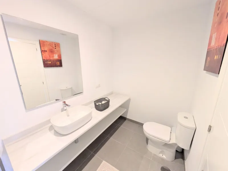 Discover this spectacular minimalist-style villa (built in 2019), located in one of the most privileged and tranquil areas of Benalmádena, surrounded by nature and with breathtaking sea views from its three terraces.