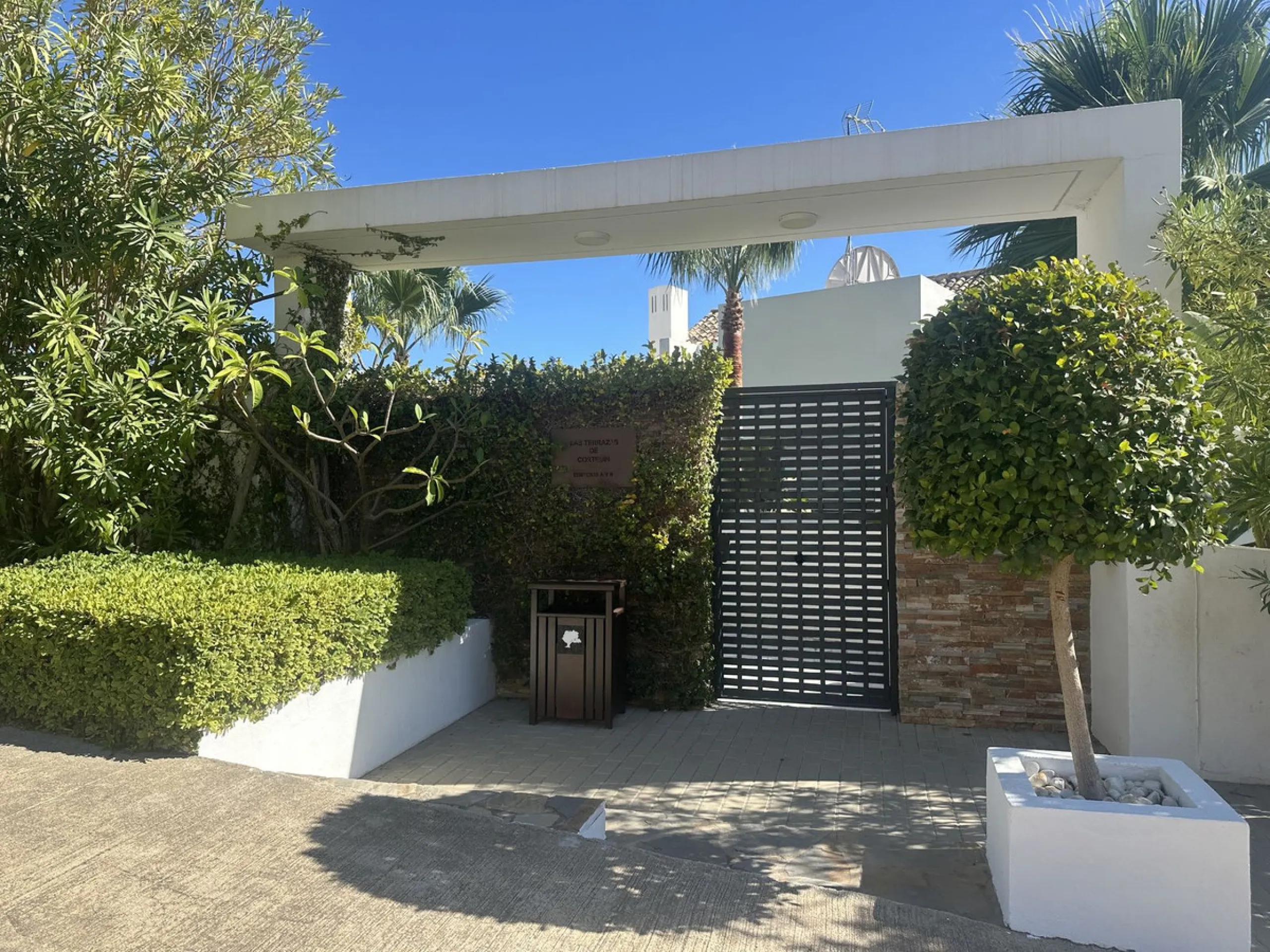 Middle Floor Apartment, Casares, Costa del Sol.