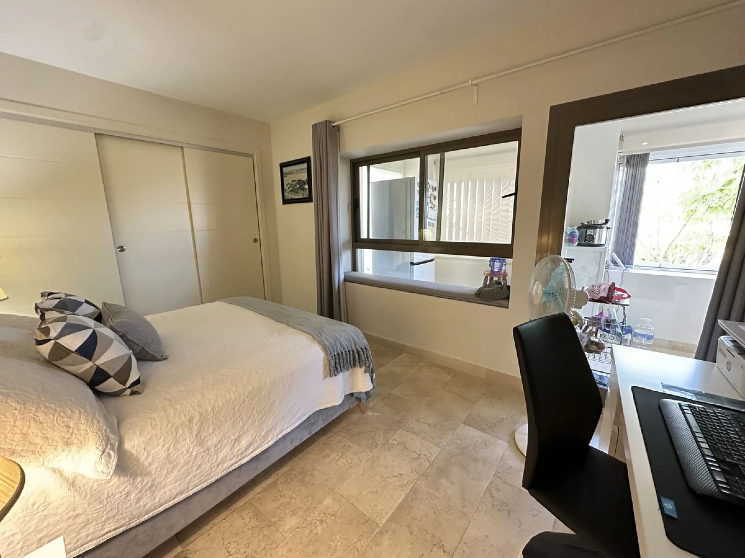 Middle Floor Apartment, Casares, Costa del Sol.