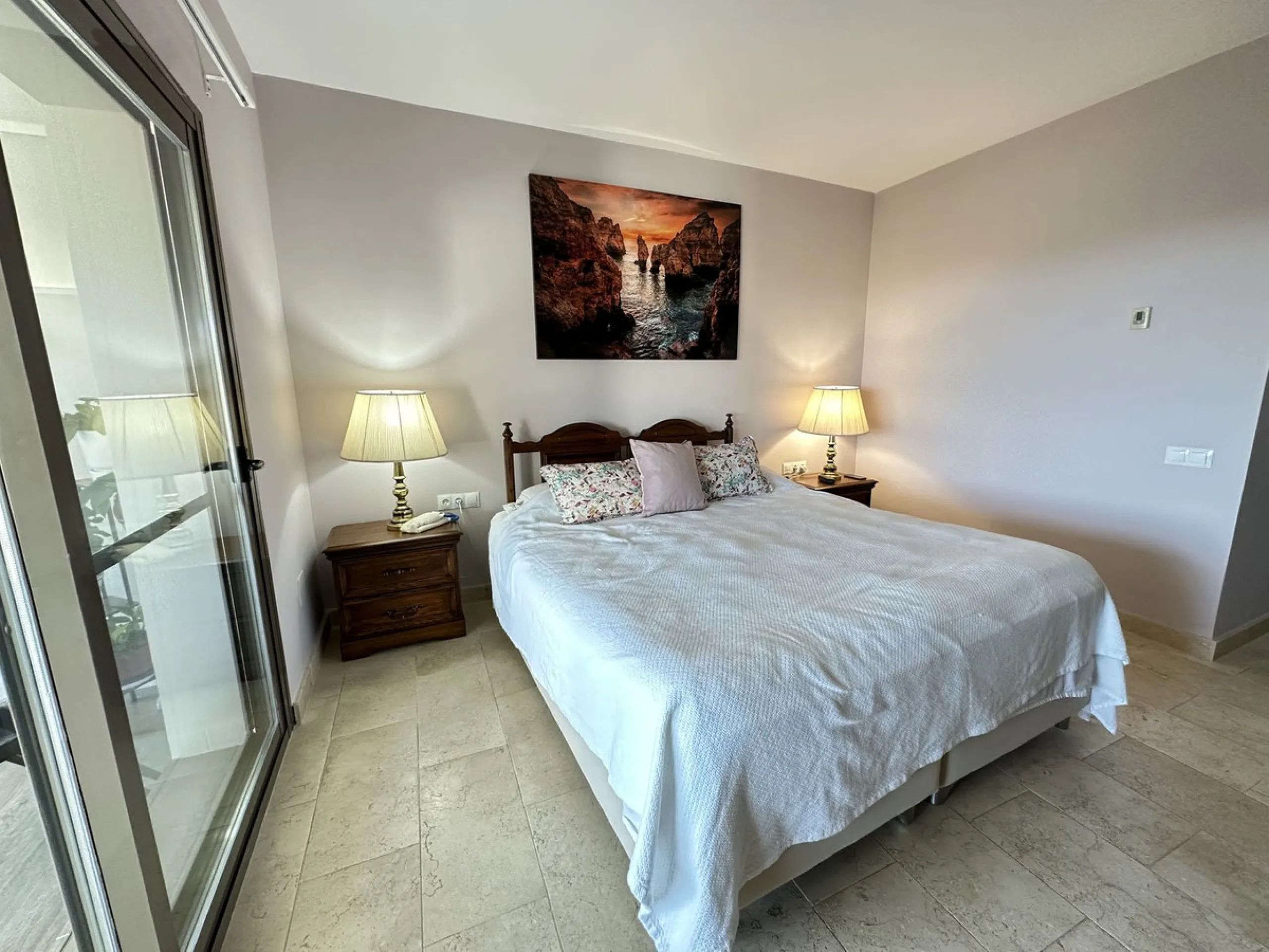 Middle Floor Apartment, Casares, Costa del Sol.