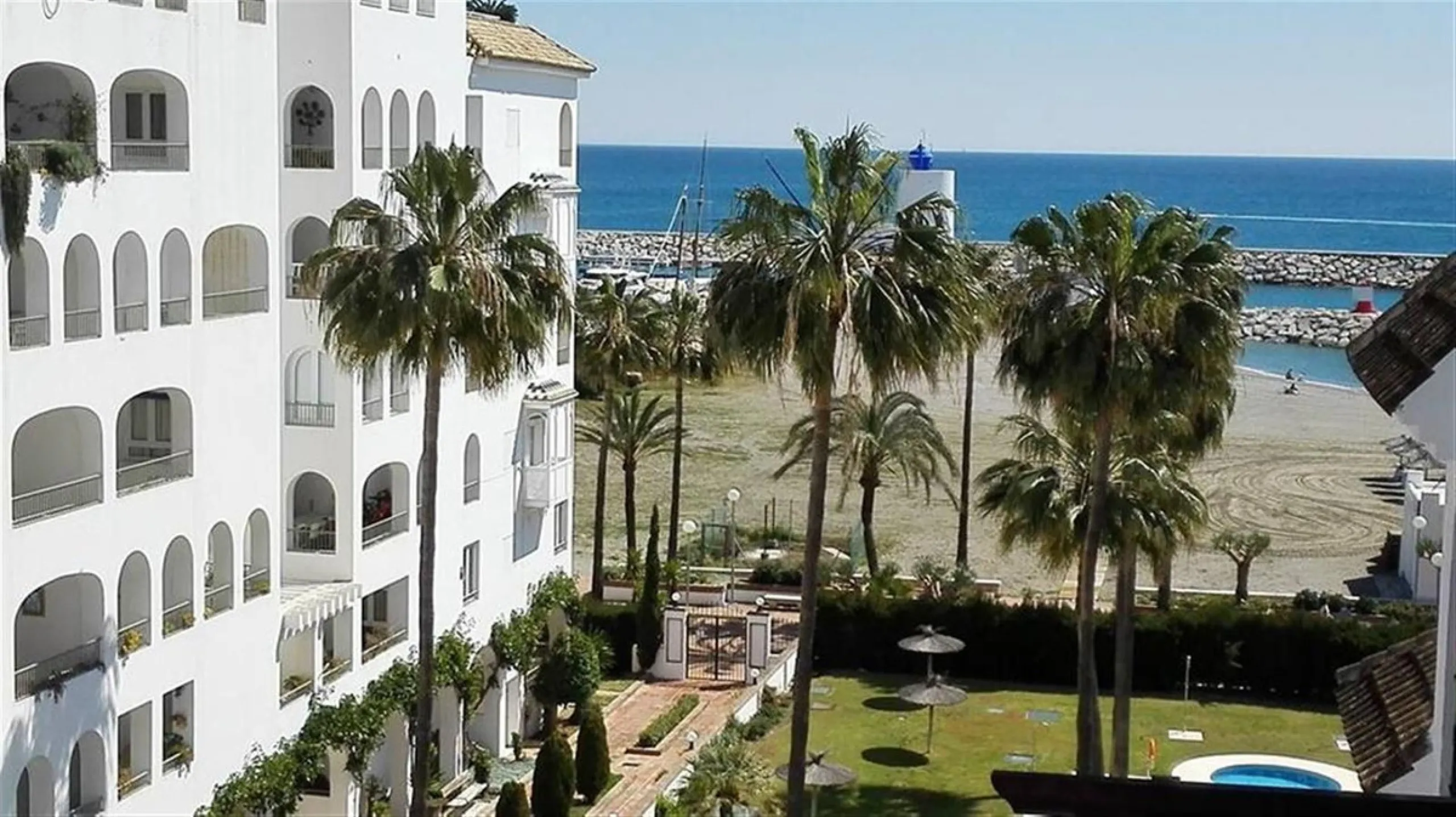 Middle Floor Apartment, La Duquesa, Costa del Sol.