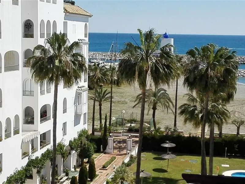 Middle Floor Apartment, La Duquesa, Costa del Sol.