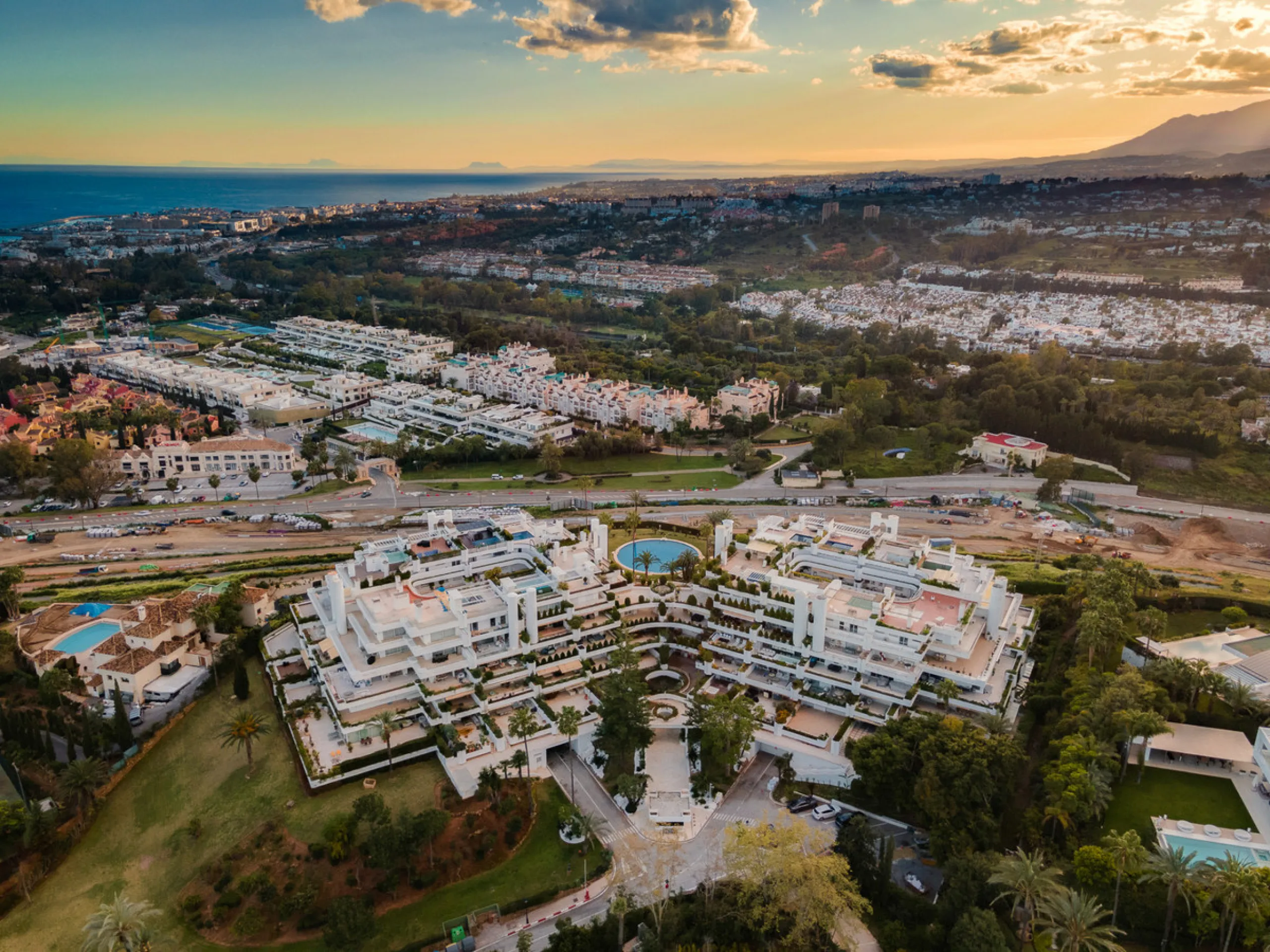 Apartment - Middle Floor Apartment в продаже в Marbella, Málaga. В доме 3 спален и 3 ванных комнат. Площадь дома 110 м²