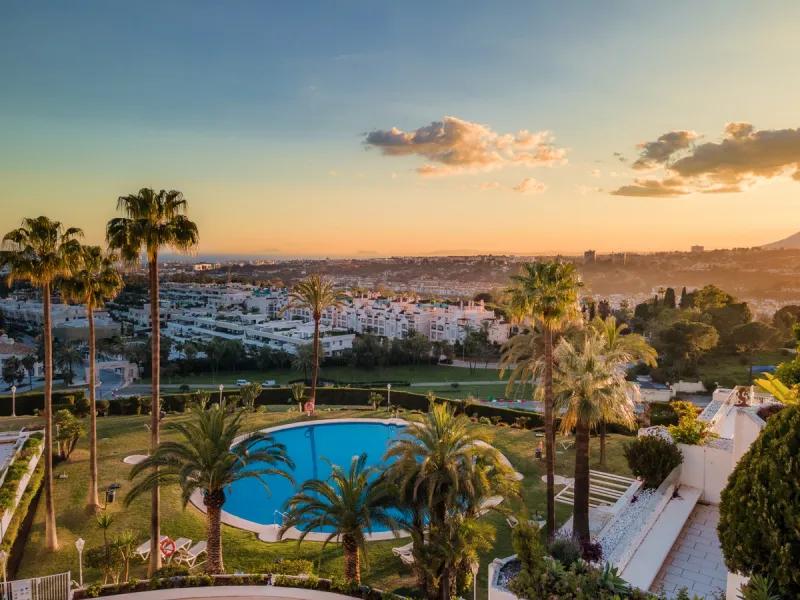 Apartment - Middle Floor Apartment в продаже в Marbella, Málaga. В доме 3 спален и 3 ванных комнат. Площадь дома 110 м²