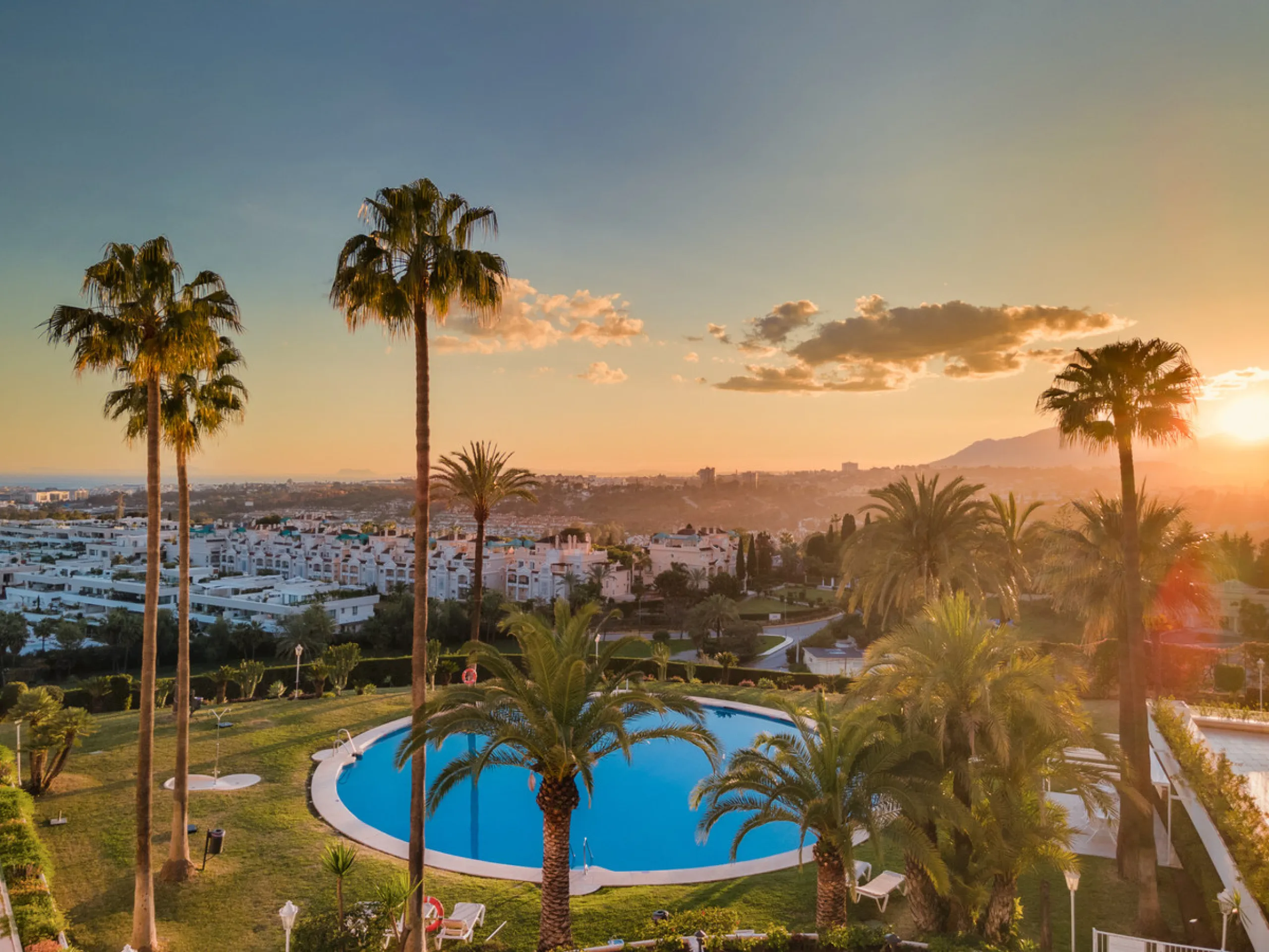 Apartment - Middle Floor Apartment в продаже в Marbella, Málaga. В доме 3 спален и 3 ванных комнат. Площадь дома 110 м²