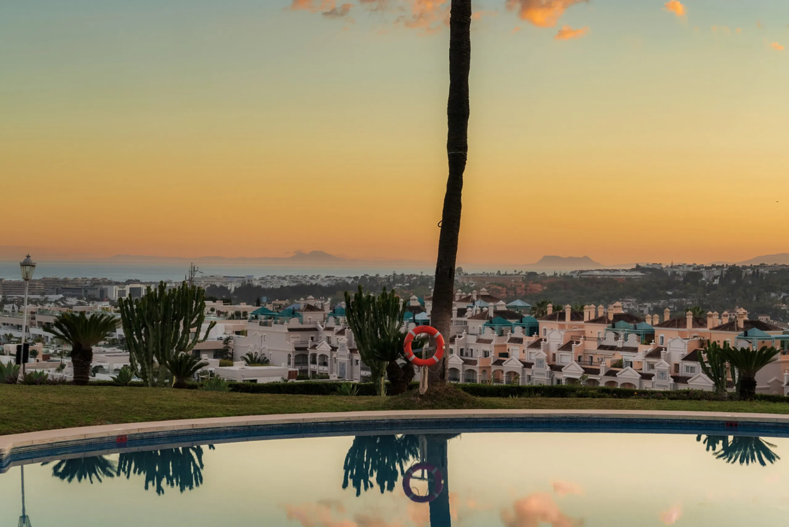 Apartment - Middle Floor Apartment в продаже в Marbella, Málaga. В доме 3 спален и 3 ванных комнат. Площадь дома 110 м²