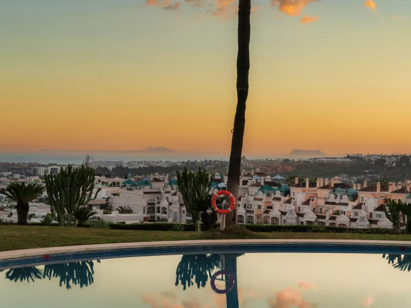 Apartment - Middle Floor Apartment в продаже в Marbella, Málaga. В доме 3 спален и 3 ванных комнат. Площадь дома 110 м²