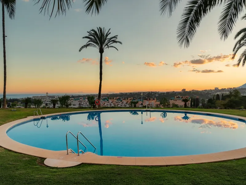 Apartment - Middle Floor Apartment в продаже в Marbella, Málaga. В доме 3 спален и 3 ванных комнат. Площадь дома 110 м²