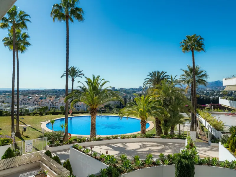 Apartment - Middle Floor Apartment в продаже в Marbella, Málaga. В доме 3 спален и 3 ванных комнат. Площадь дома 110 м²