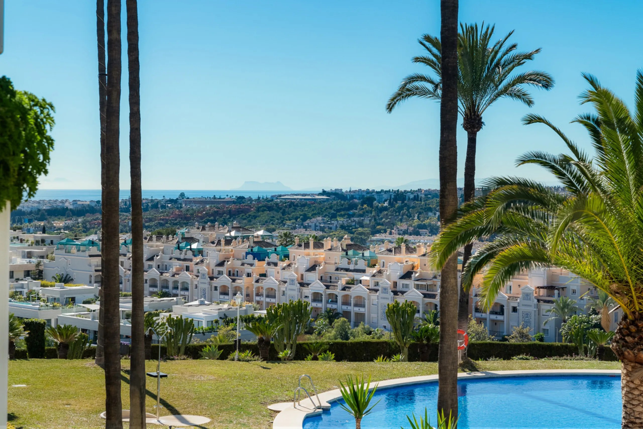 Apartment - Middle Floor Apartment в продаже в Marbella, Málaga. В доме 3 спален и 3 ванных комнат. Площадь дома 110 м²