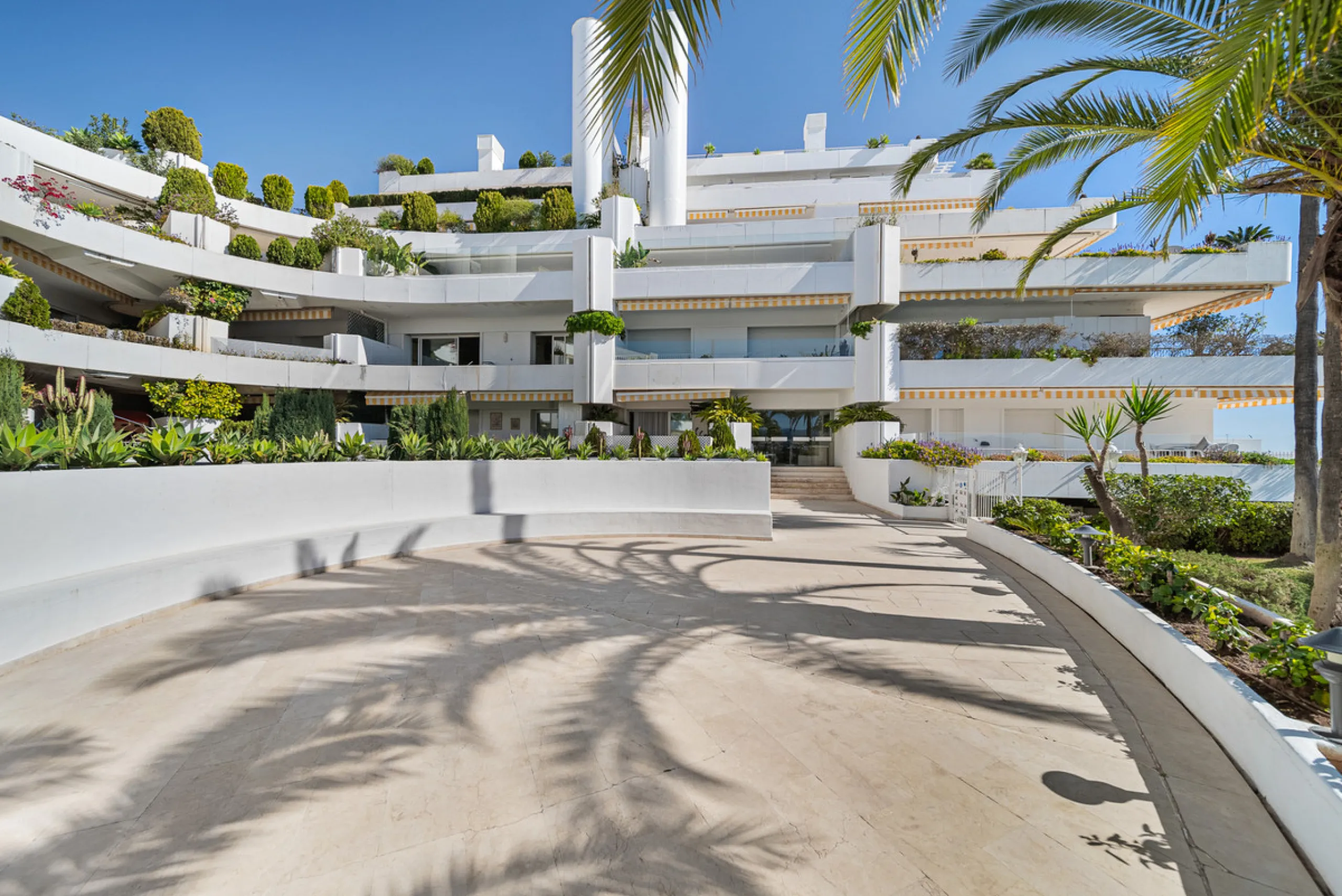 Apartment - Middle Floor Apartment в продаже в Marbella, Málaga. В доме 3 спален и 3 ванных комнат. Площадь дома 110 м²