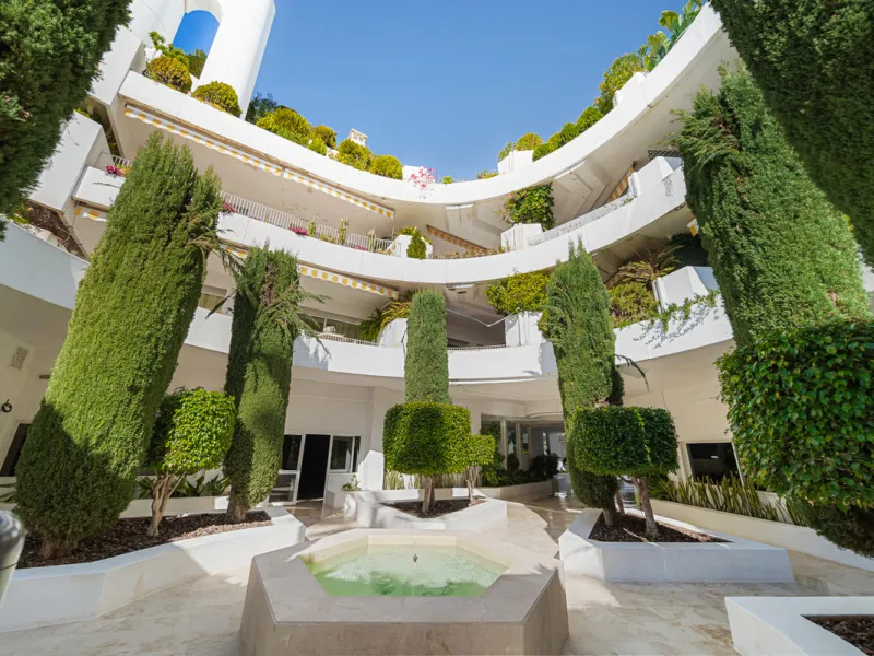 Apartment - Middle Floor Apartment в продаже в Marbella, Málaga. В доме 3 спален и 3 ванных комнат. Площадь дома 110 м²